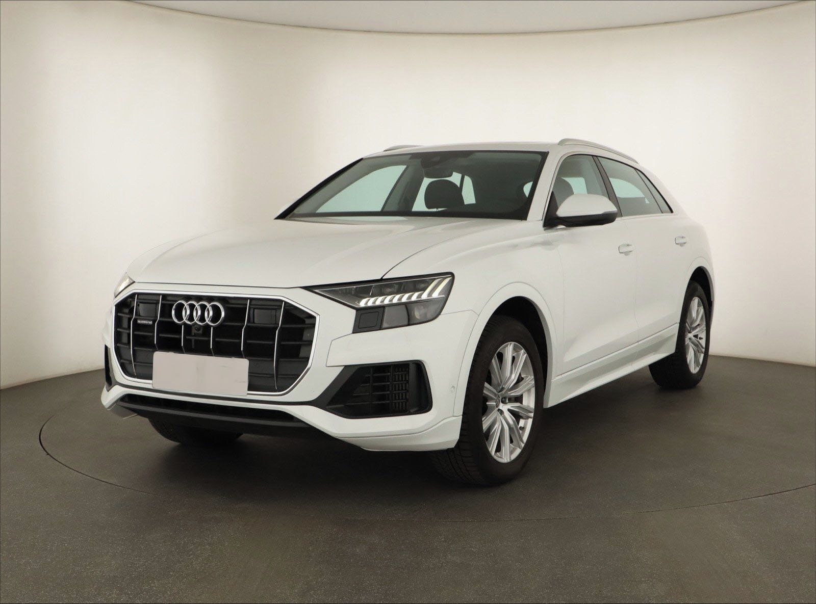 Audi Q8, 55 TFSI, ČR, Panorama, Kůže - fotka 2