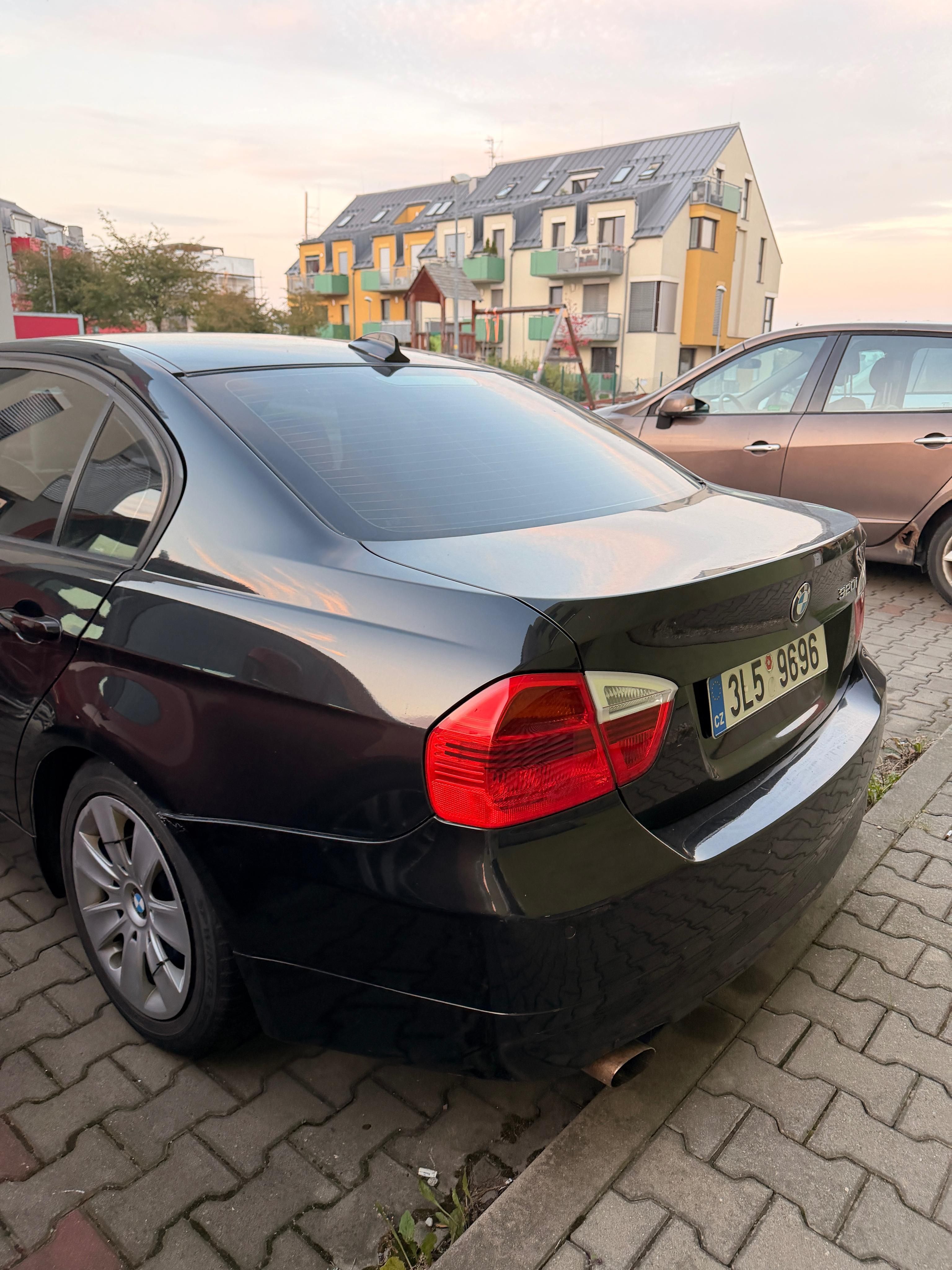 BMW Řada 3, E90 - fotka 4