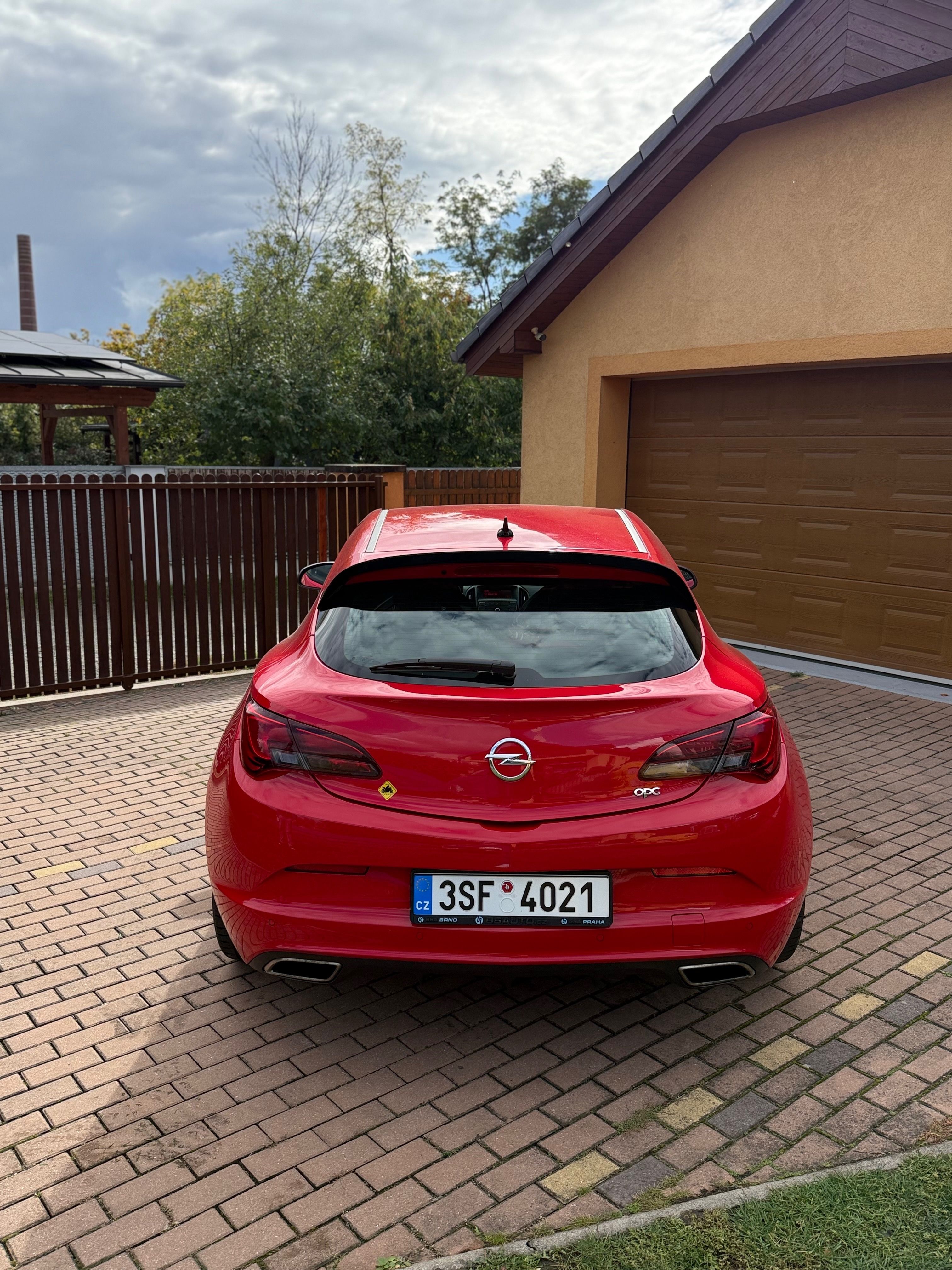 Opel Astra, GTC OPC 206kW původ ČR - fotka 5