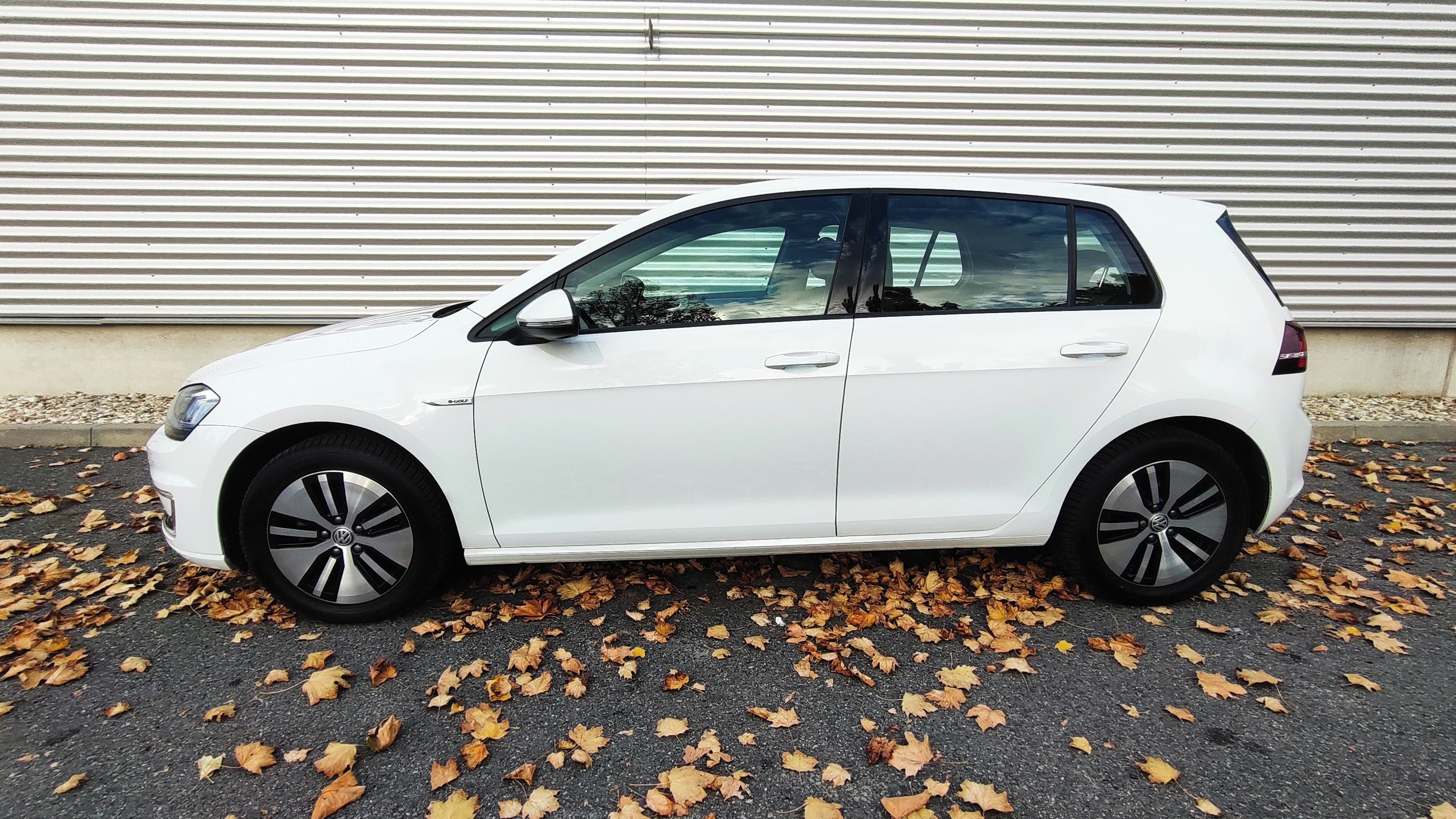 Volkswagen e-Golf, 32kWh 85 KW  28.000km!!! - fotka 2