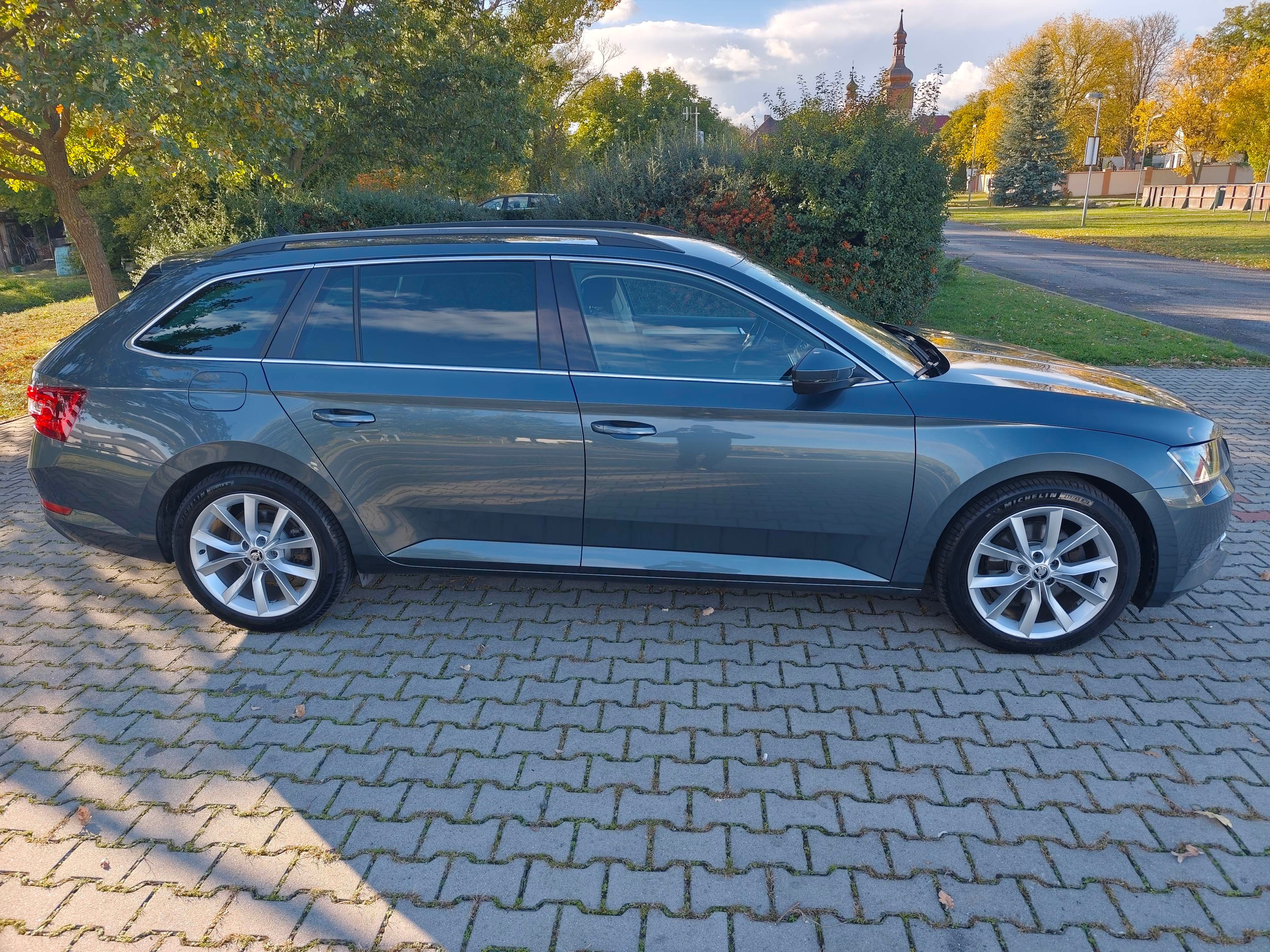 Škoda Superb, 2,0 TDI STYLE - fotka 5