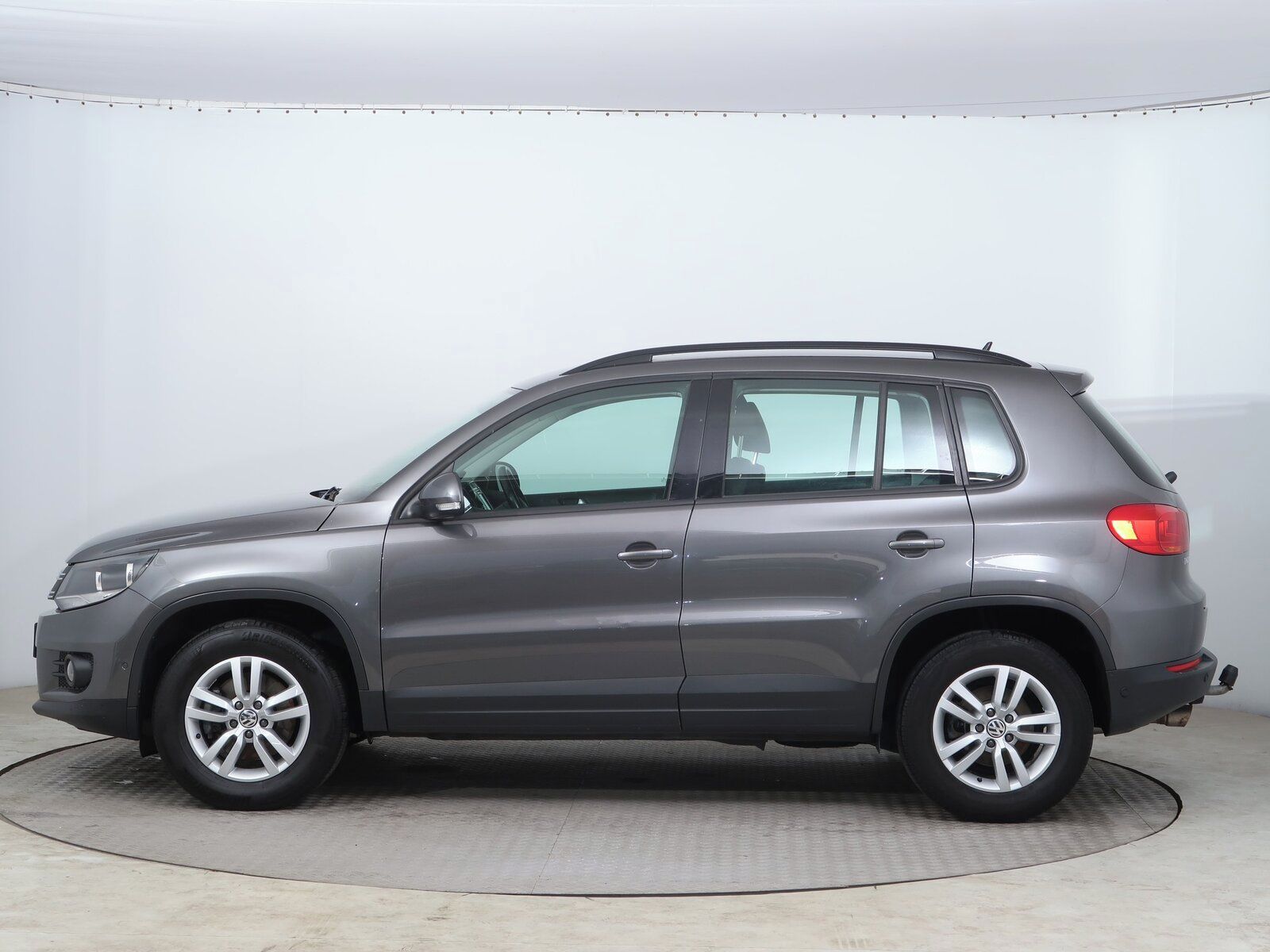 Volkswagen Tiguan, 2.0 TDI, Comfortline, ČR,1.maj - fotka 3