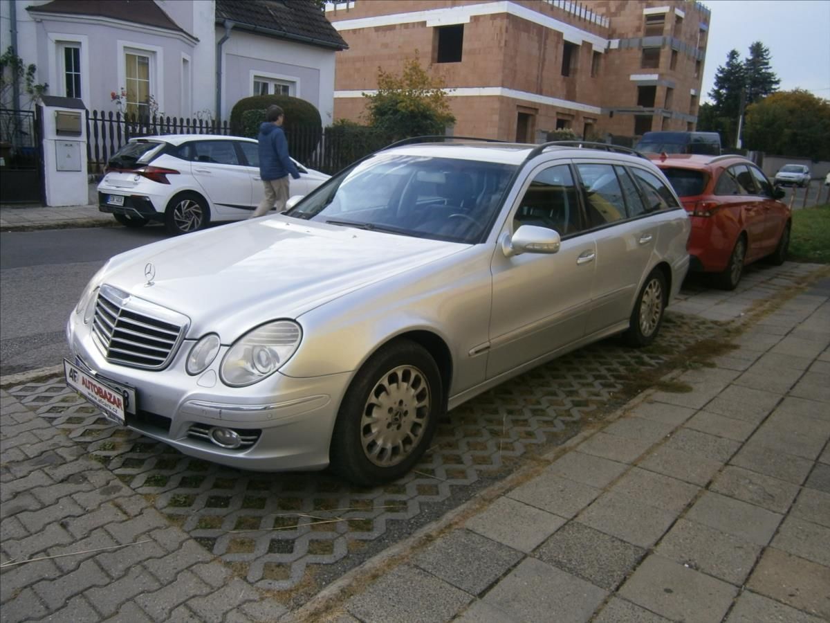 Mercedes-Benz Třídy E, 3,0 CDI 320 4-MATIC 7 MÍST - fotka 3