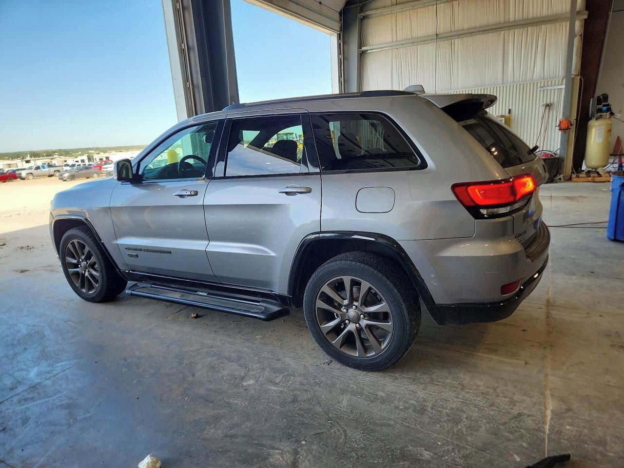 Jeep Grand Cherokee, Auto na cestě - fotka 2