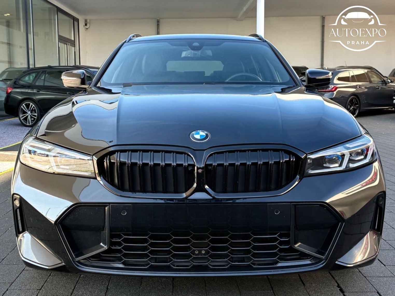BMW Řada 3, 320d xDrive Touring M Sport - fotka 2