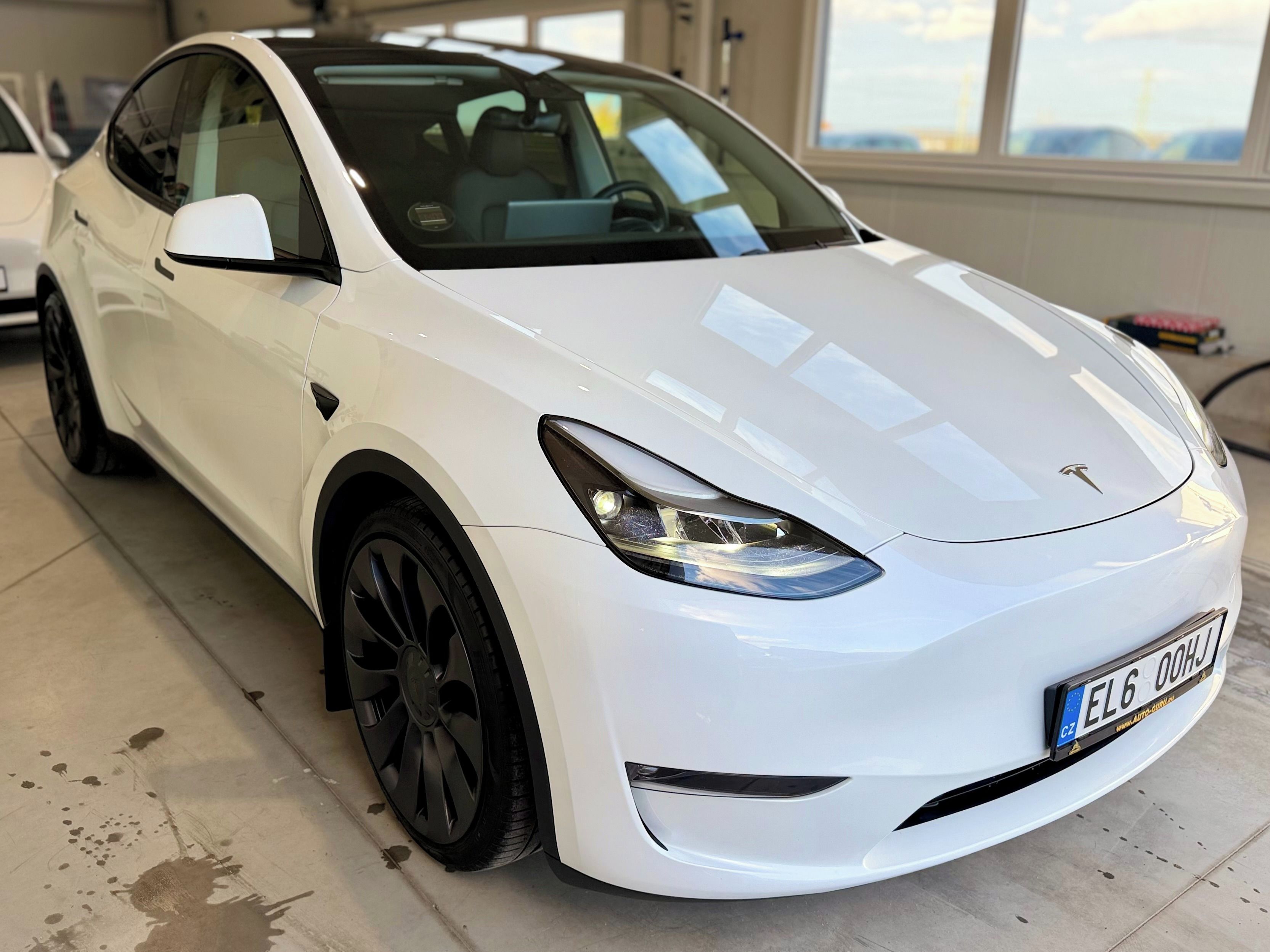 Tesla Model Y, Performance AWD 2023 tažné 93% - fotka 2