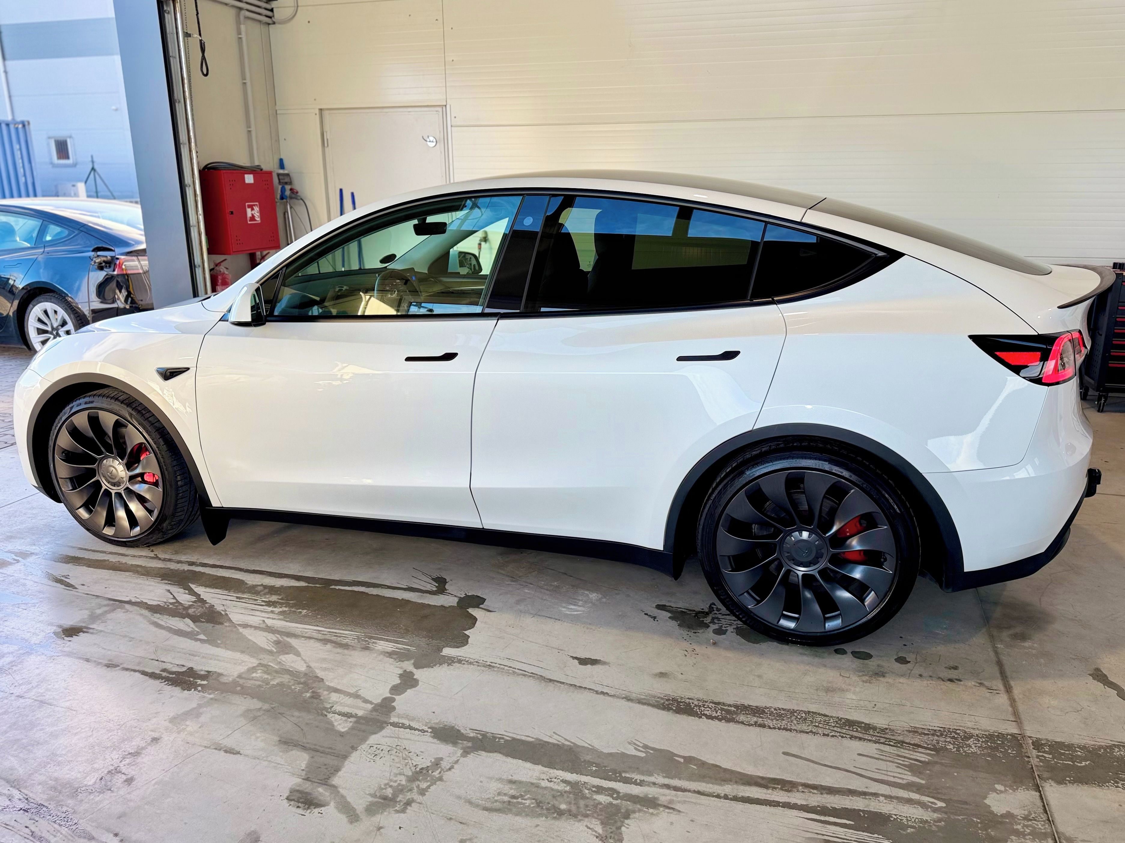 Tesla Model Y, Performance AWD 2023 tažné 93% - fotka 5