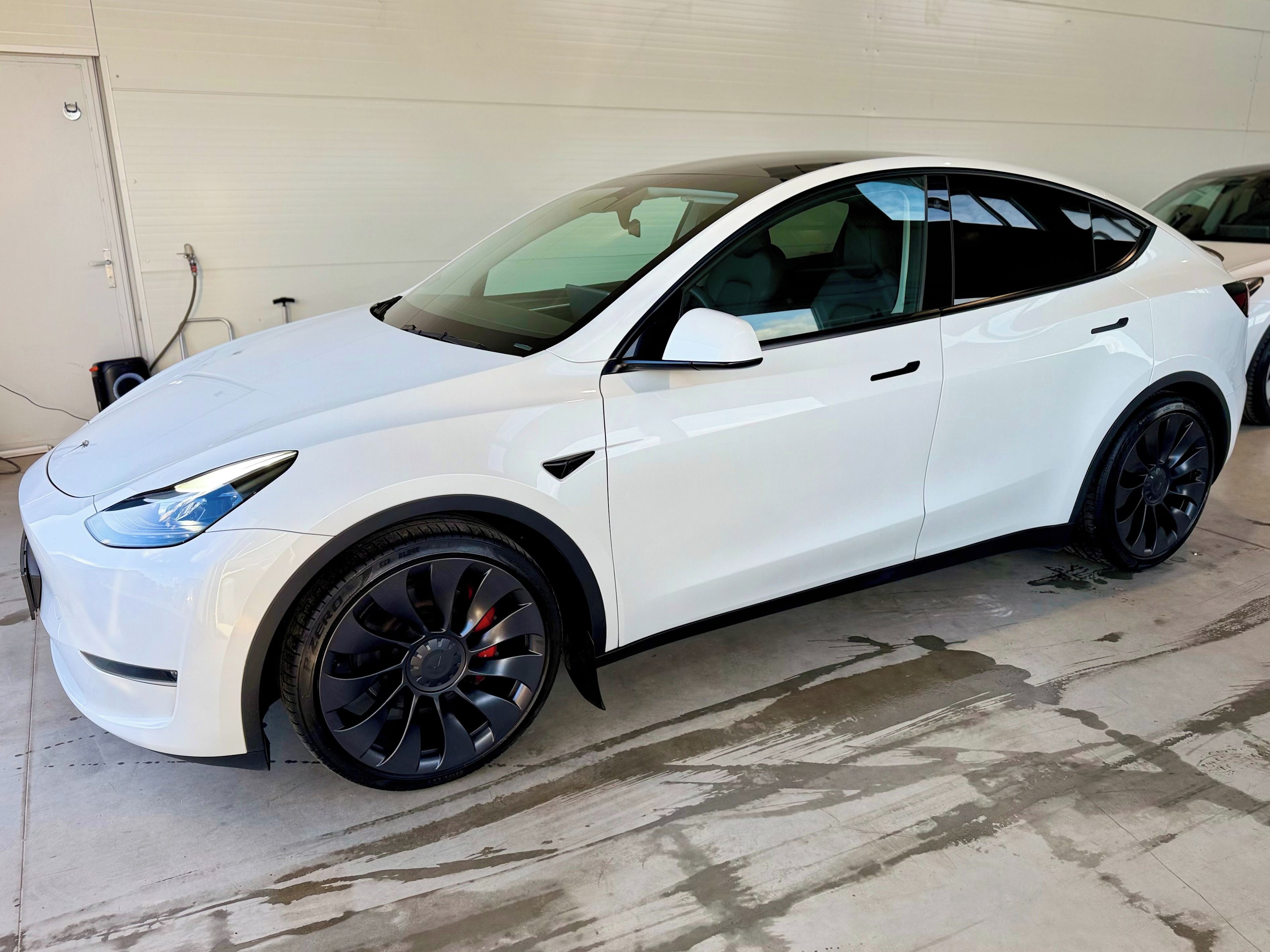 Tesla Model Y, Performance AWD 2023 tažné 93% - fotka 6
