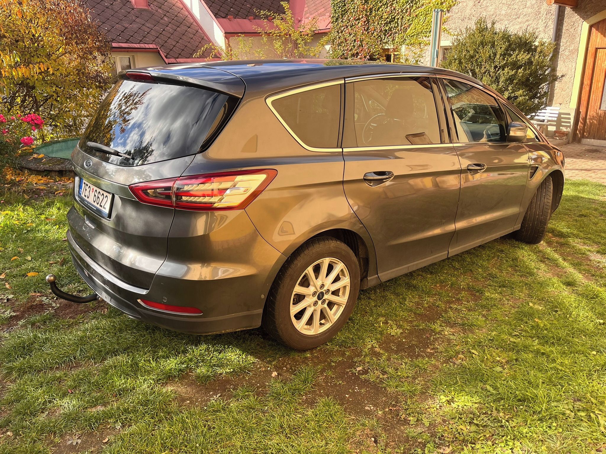 Ford S-MAX, 1.5 benzin, malý nájezd