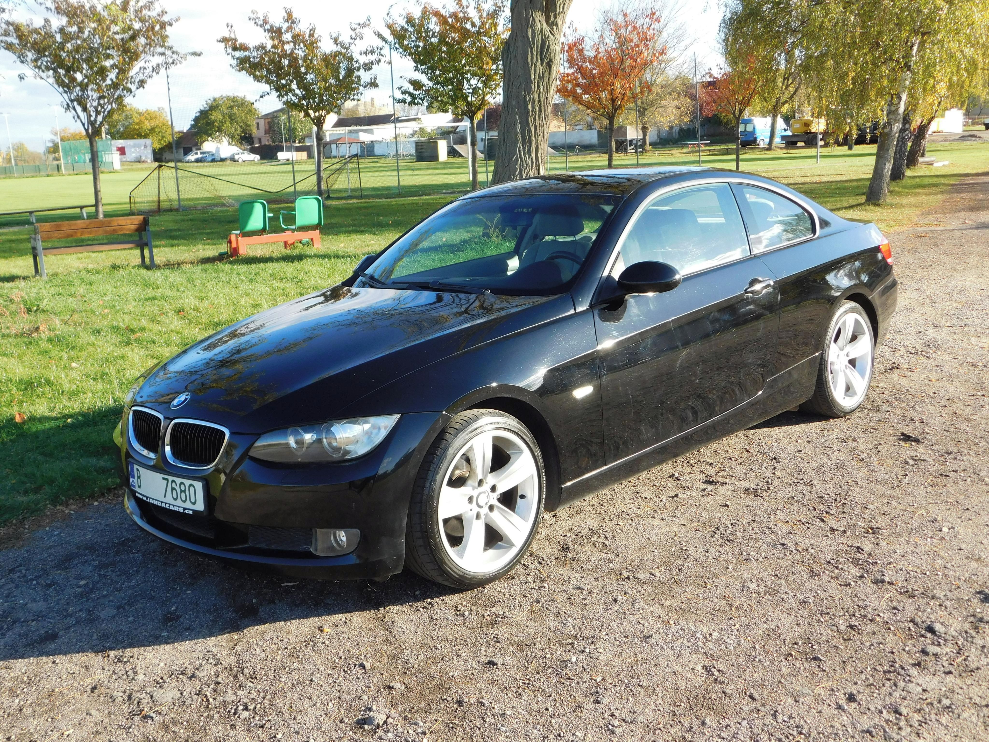 BMW Řada 3, e92,,výkon 125 KW,,MANUÁL