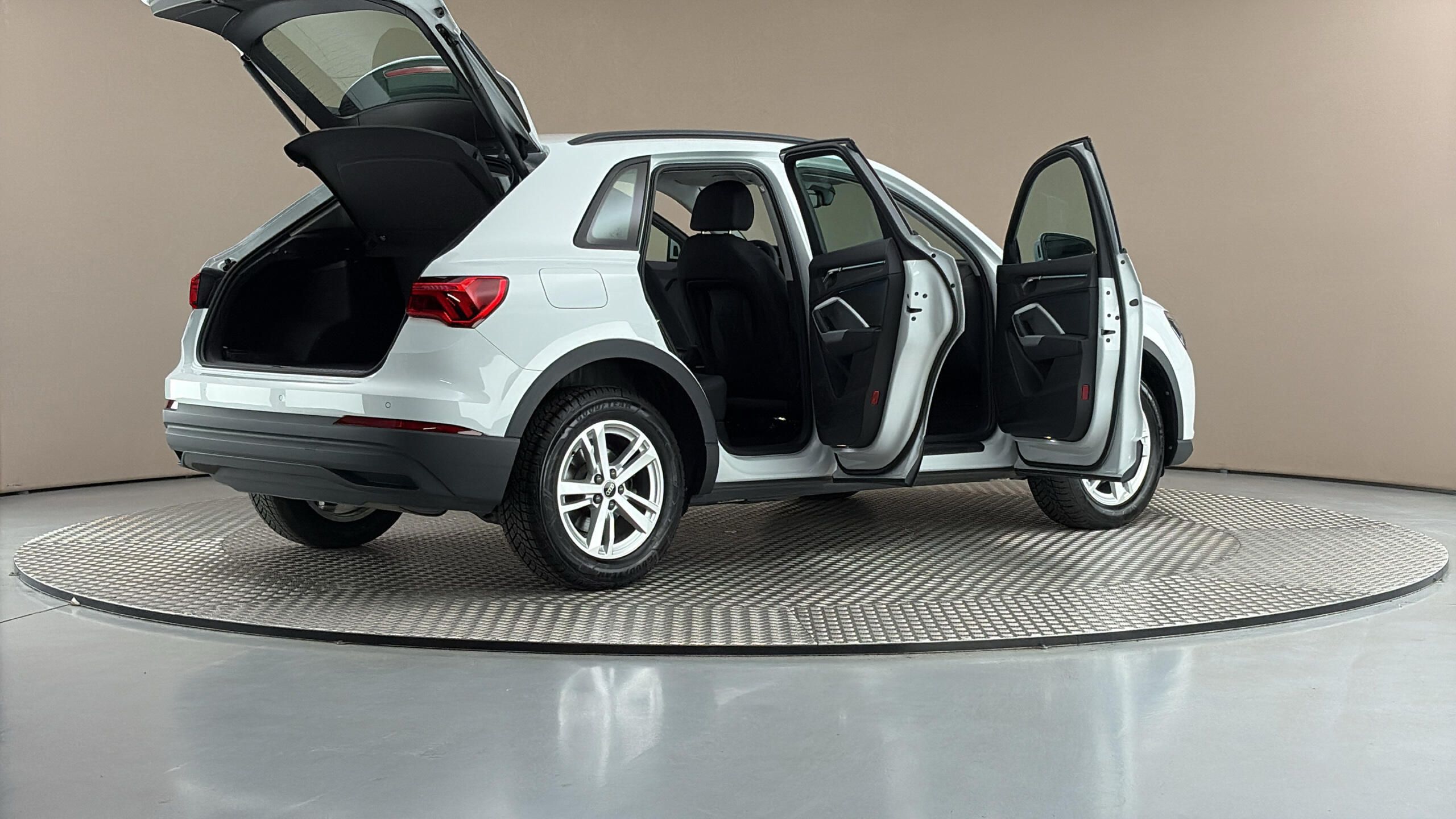 Audi Q3, 1.5 35 TFSI S Tronic - fotka 6