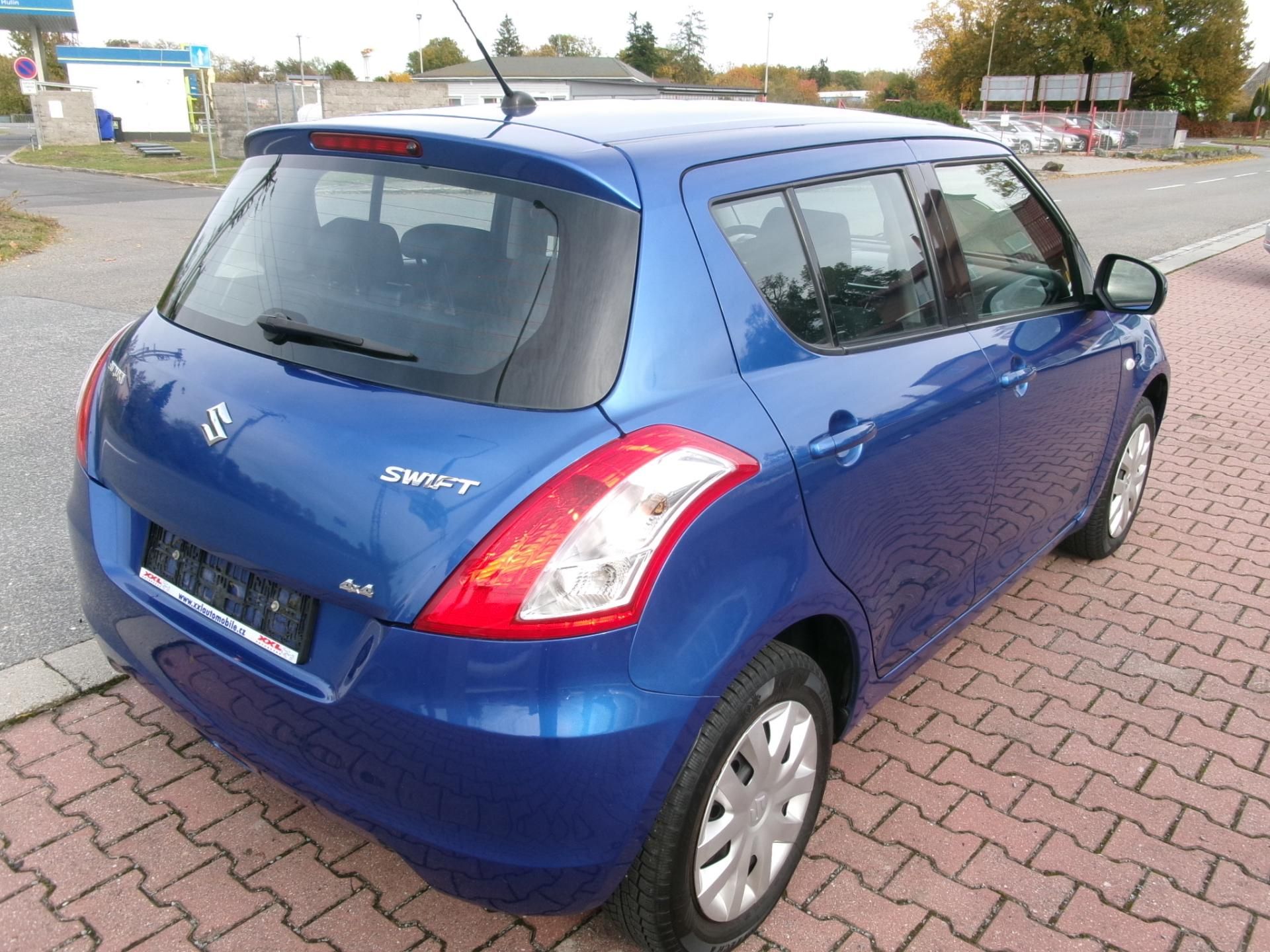 Suzuki Swift, 1,3i KLIMA 4x4 VÝHŘEV USB - fotka 5