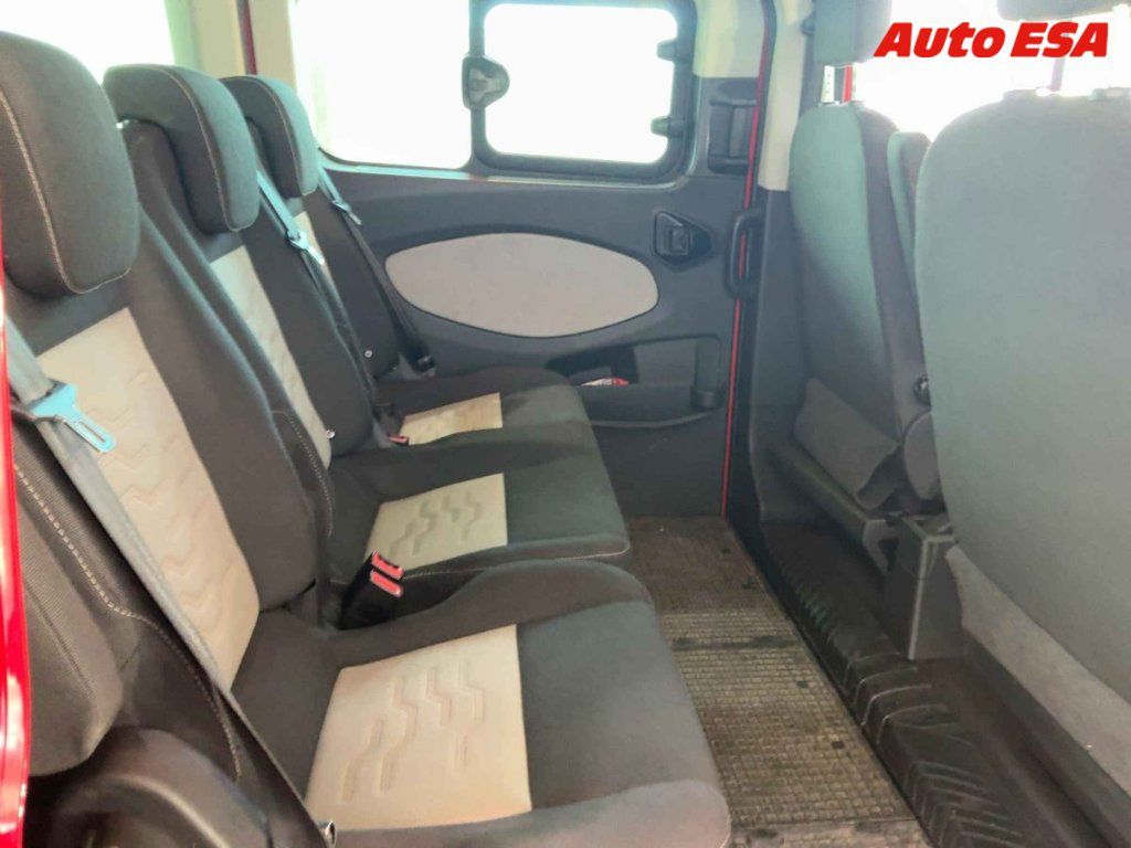 Ford Tourneo Custom, 2.2TDCi 8míst,Limited - fotka 5
