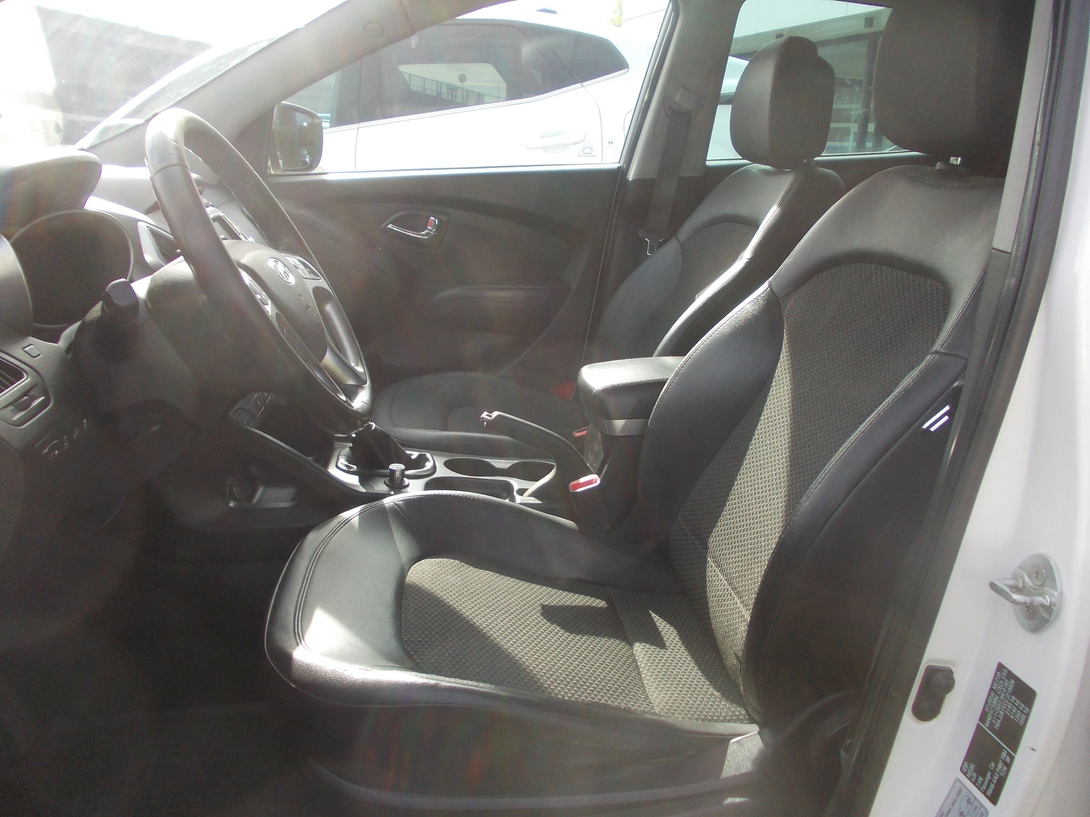 Hyundai ix35, 2.0CRDI 100KW 4x4 čr - fotka 6