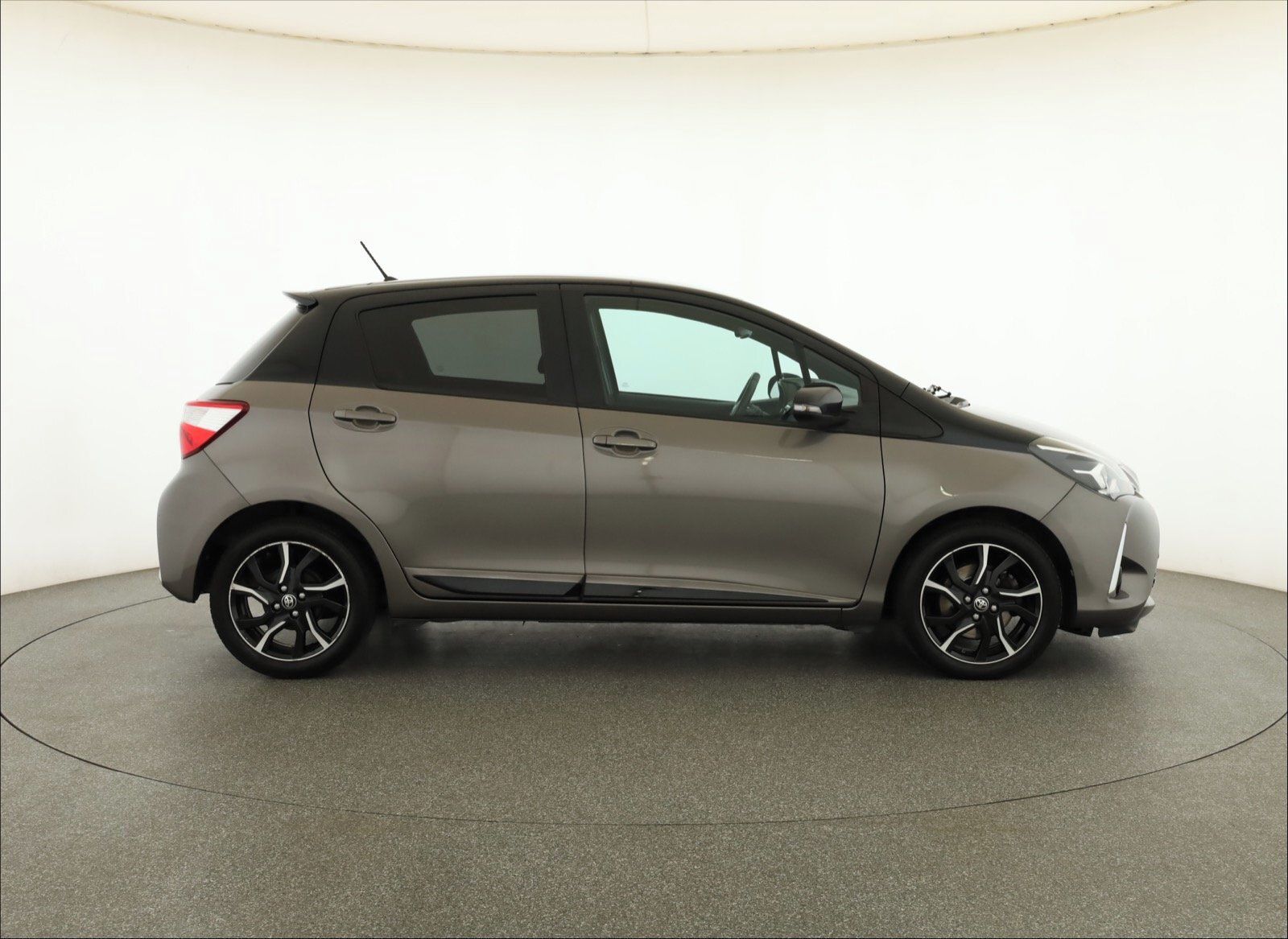 Toyota Yaris, 1.5 Dual VVT-i, Automat, ČR - fotka 6