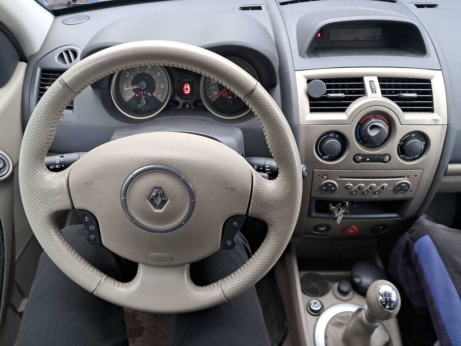 Renault Mégane, 2.0 16V , polokůže, rezervace - fotka 3