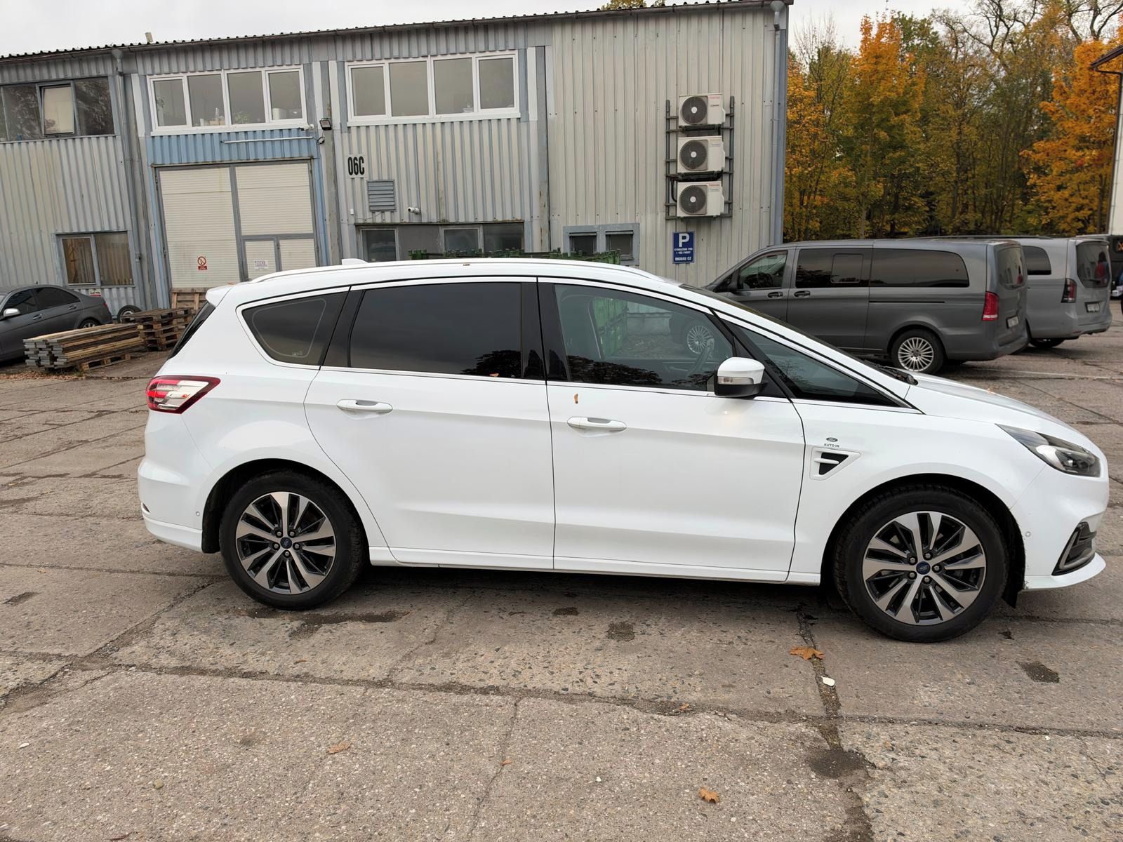 Ford S-MAX, 2,5 hybrid, 7 míst - fotka 3