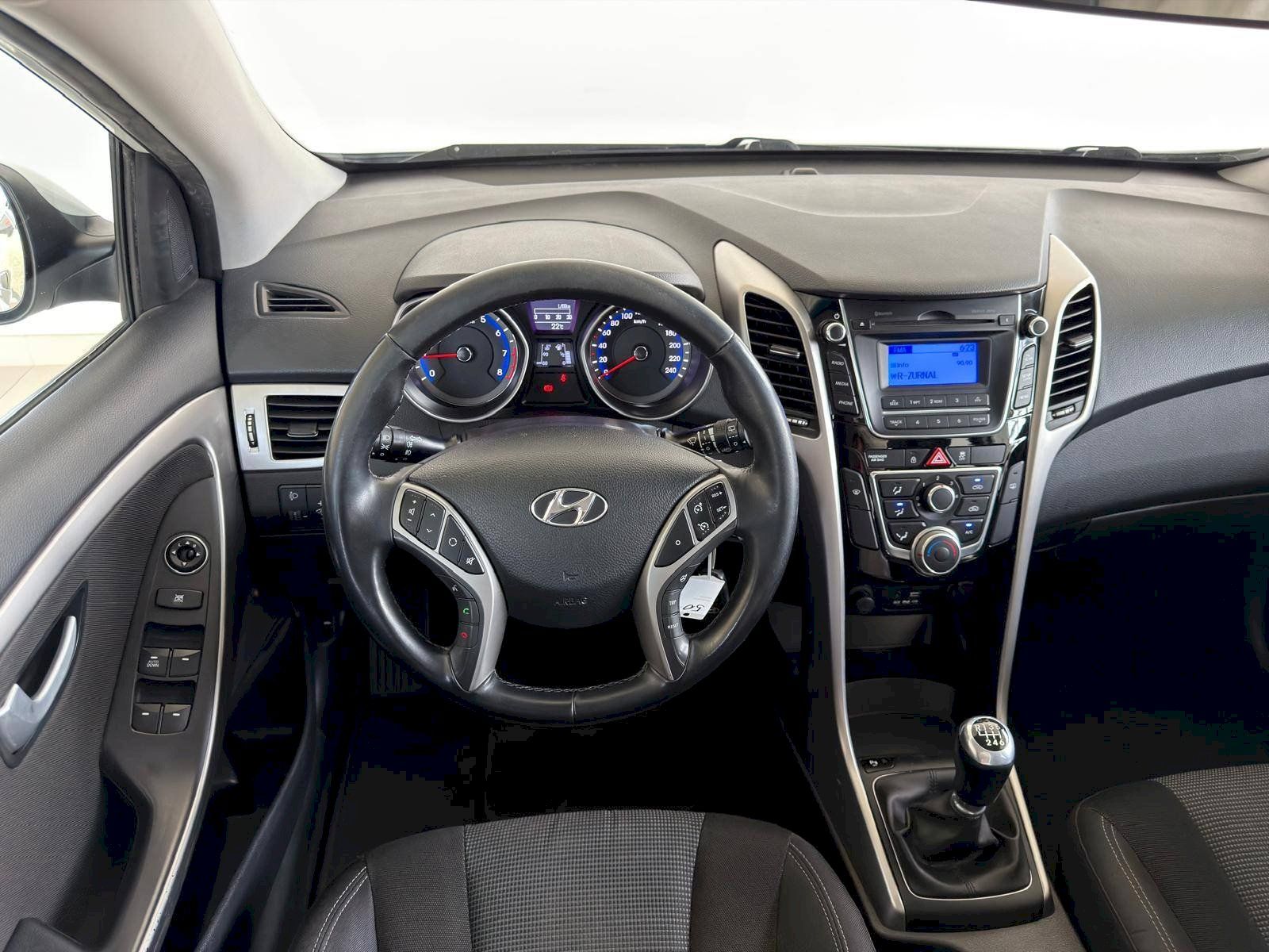 Hyundai i30, 1.6 MPI 88 kW Trikolor Komfort - fotka 5