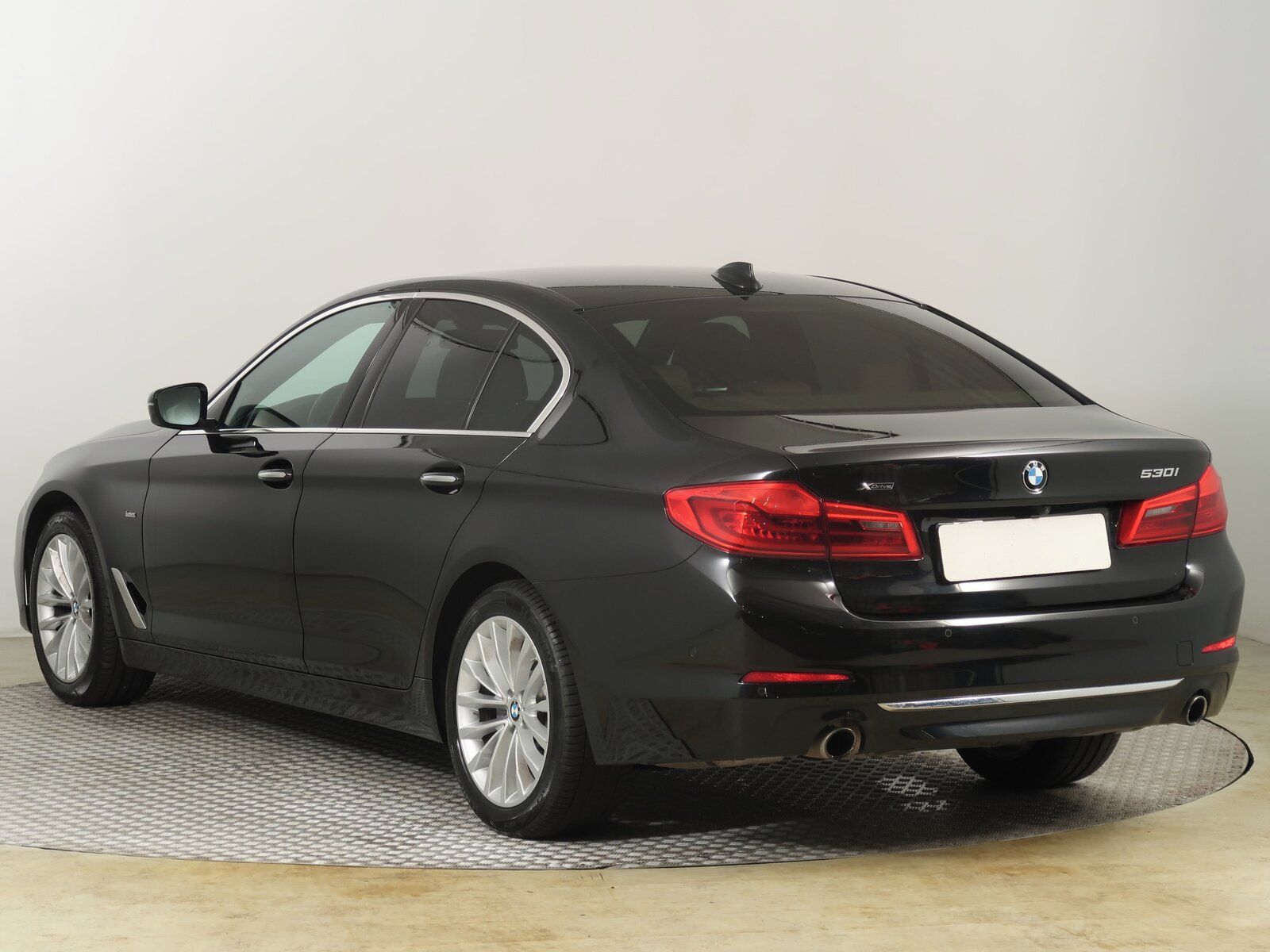 BMW Řada 5, 530i xDrive, Luxury Line, 4X4 - fotka 4