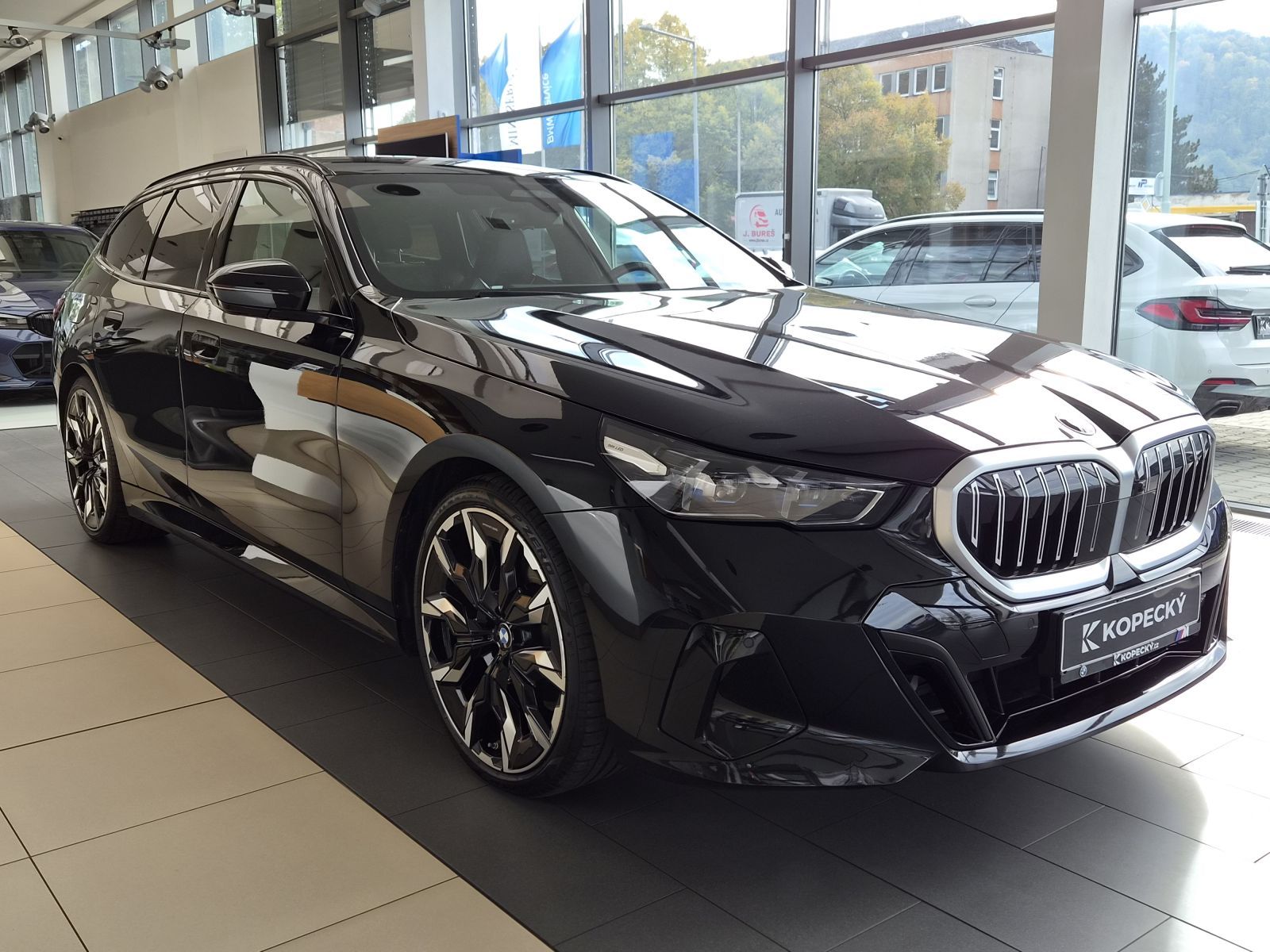 BMW Řada 5, 520 xDrive - fotka 3