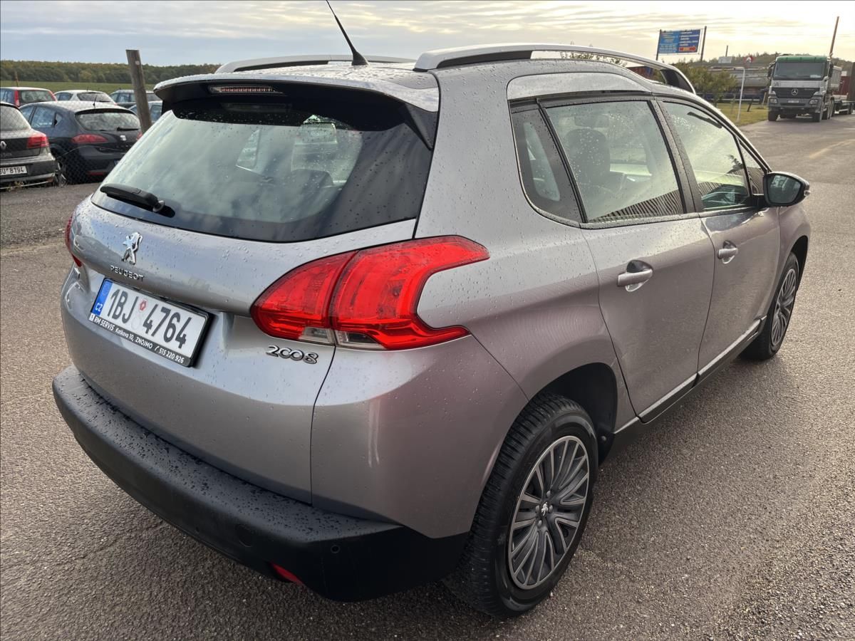 Peugeot 2008, 1,2 PureTech 81KW 1.MAJITEL ČR - fotka 6