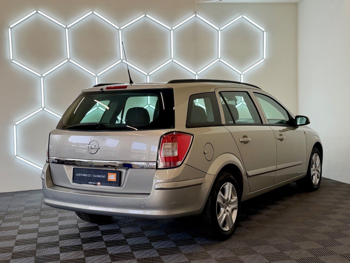 Opel Astra, 1.9CDTi, 74kW - fotka 5