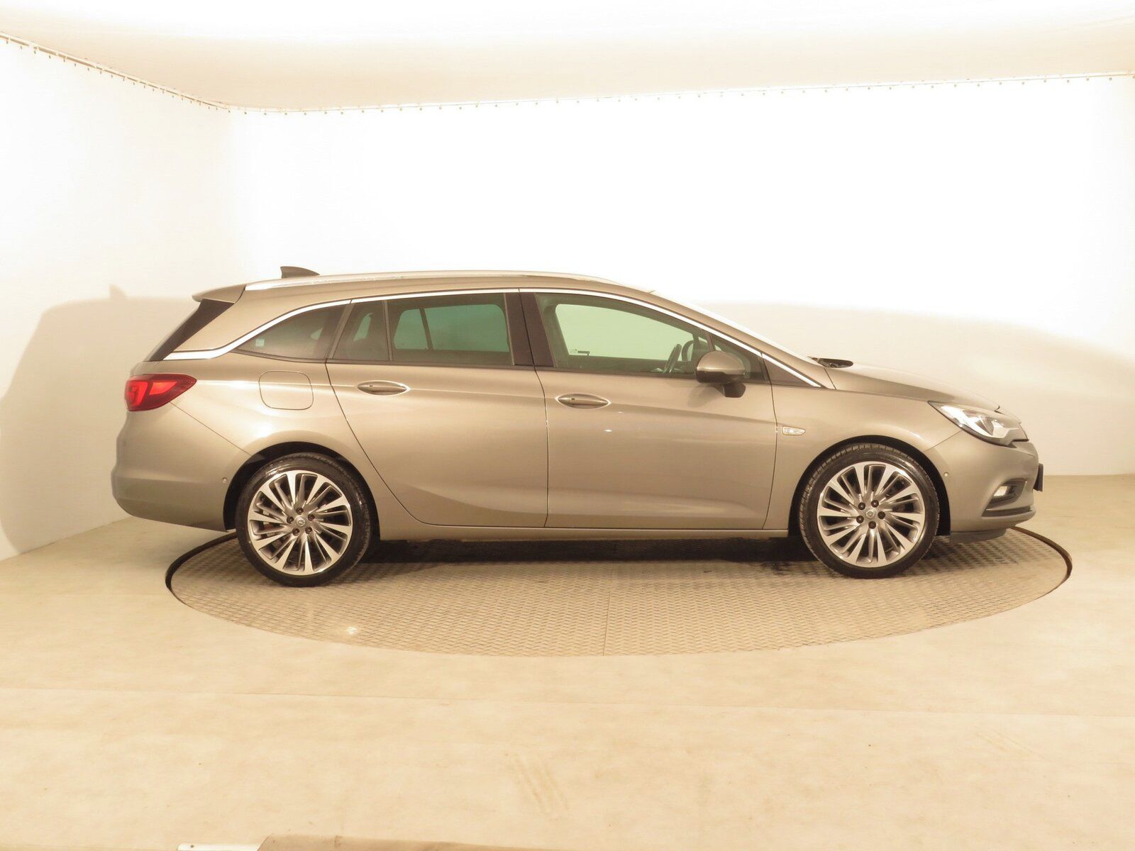 Opel Astra, 1.6 BiCDTI, Innovation - fotka 6