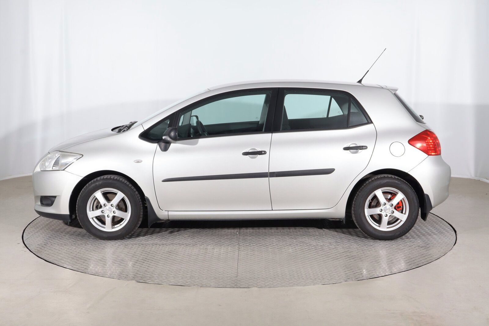 Toyota Auris, 1.3 Dual VVT-i, Serv.kniha - fotka 3