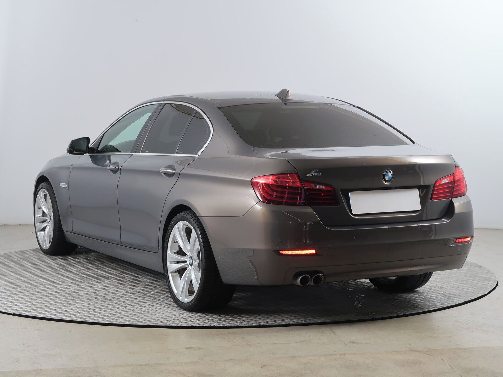 BMW Řada 5, 520d xDrive, 4X4, Automat - fotka 4