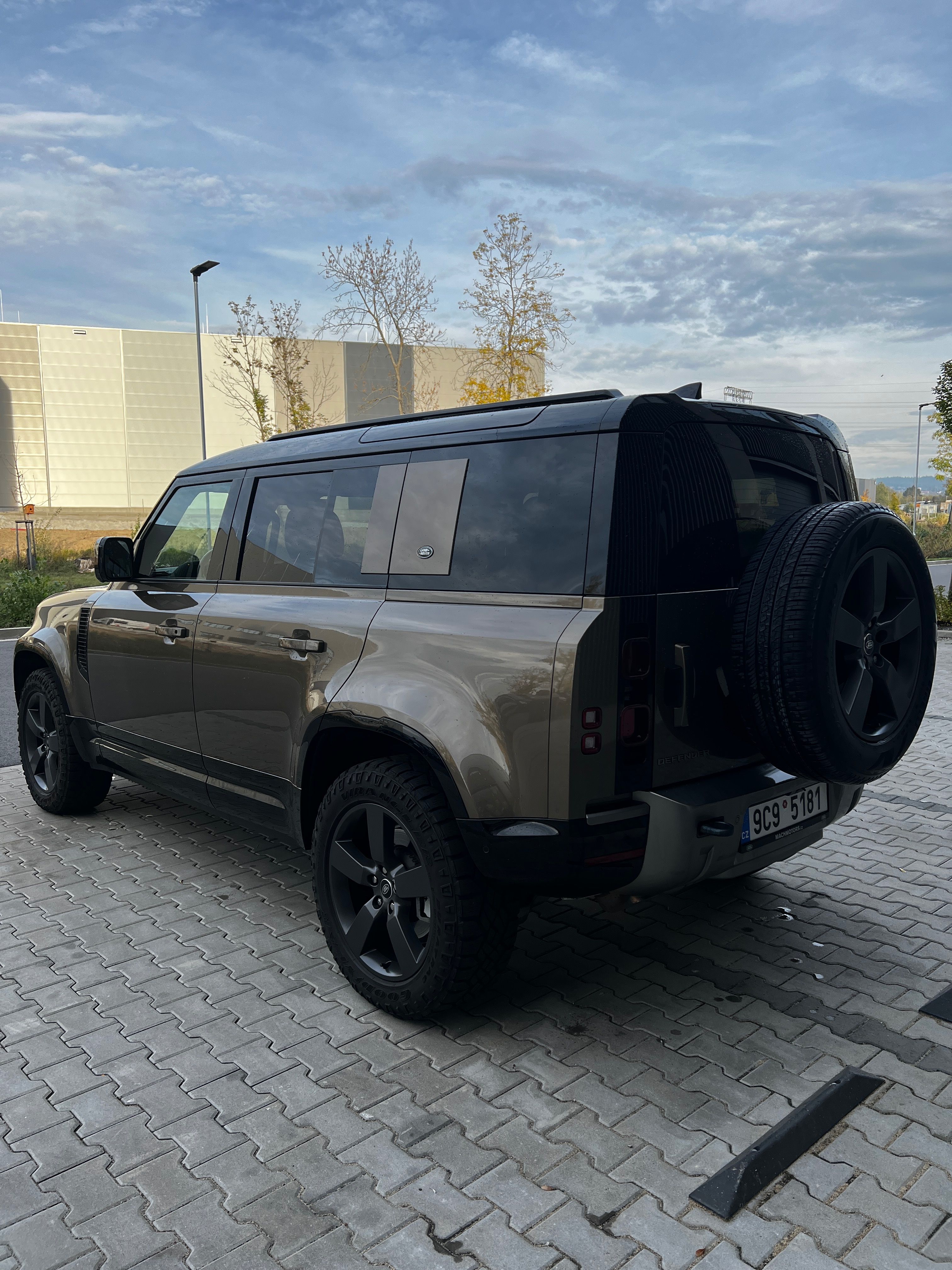 Land Rover Defender, Land Rover Defender 110 D300 - fotka 4