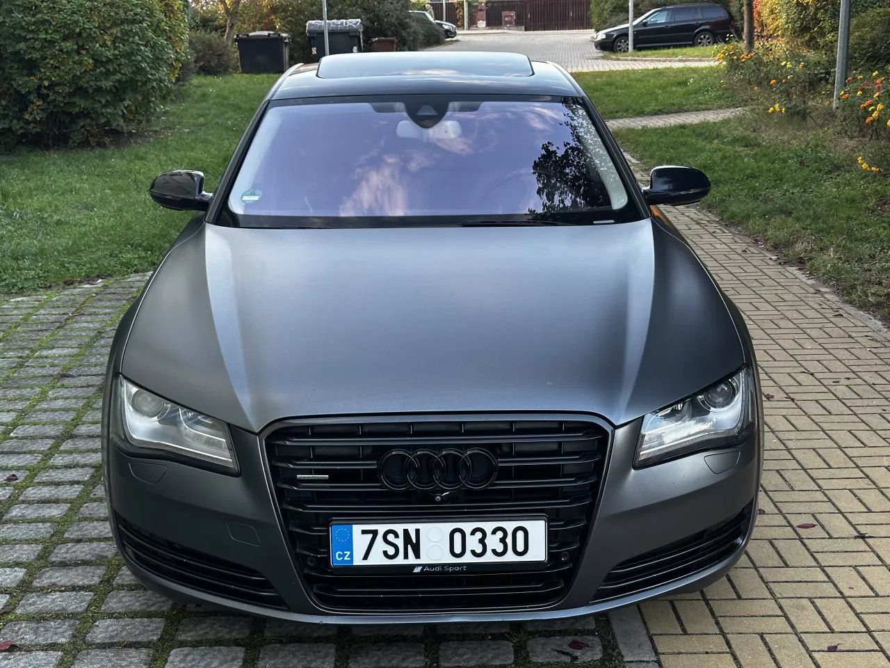 Audi A8, 4.2 V8 FSI Quattro 372k S-line - fotka 2