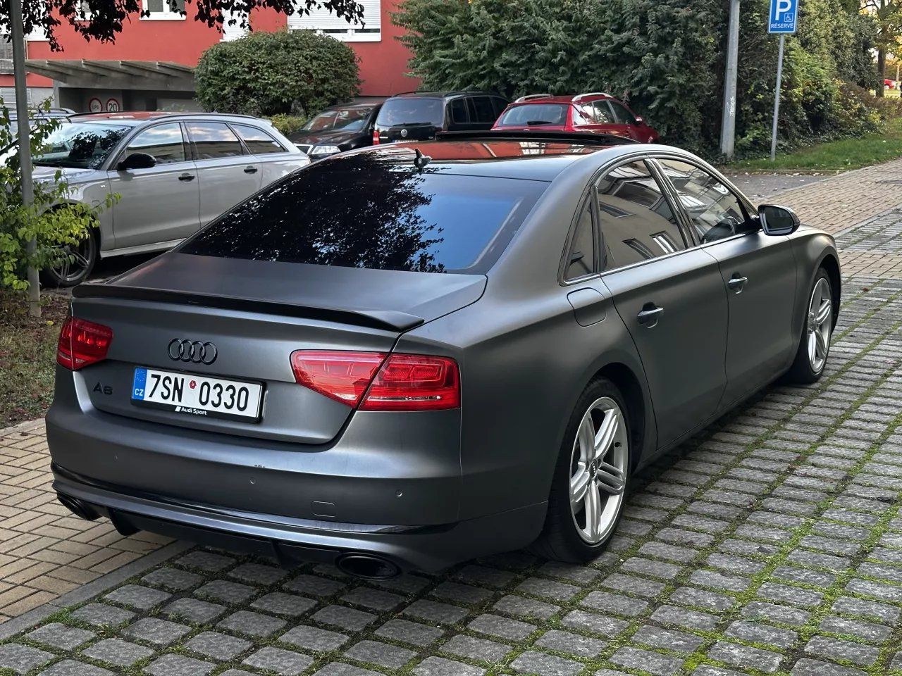 Audi A8, 4.2 V8 FSI Quattro 372k S-line - fotka 5