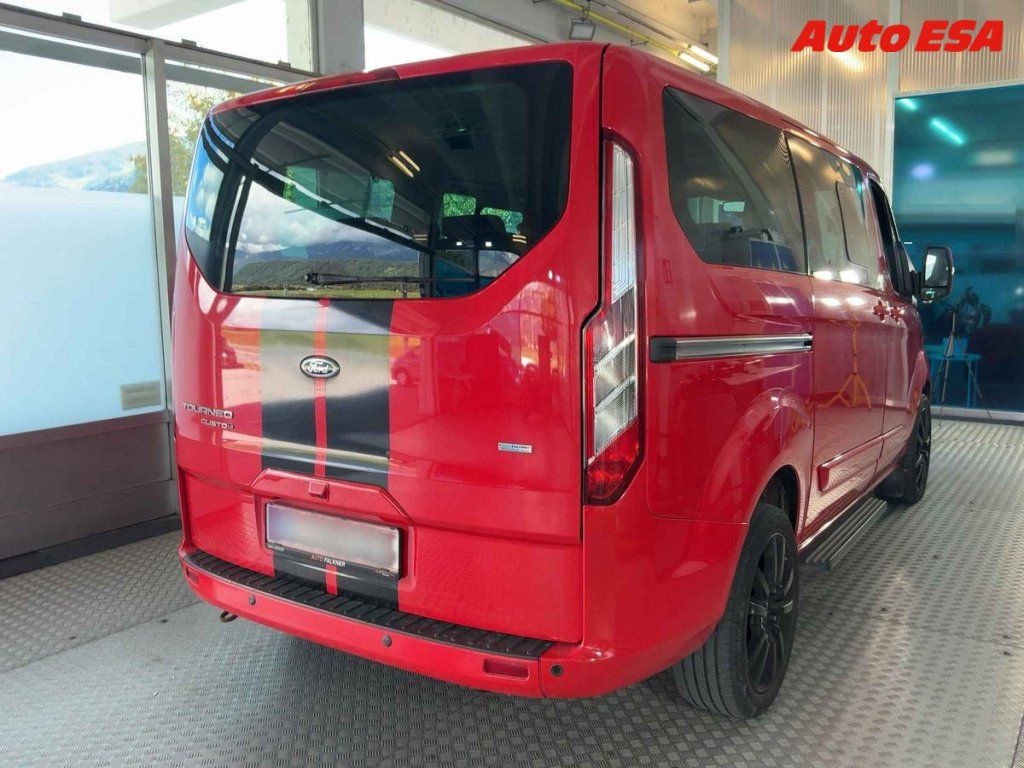 Ford Tourneo Custom, 2.2TDCi 8míst,Limited - fotka 2