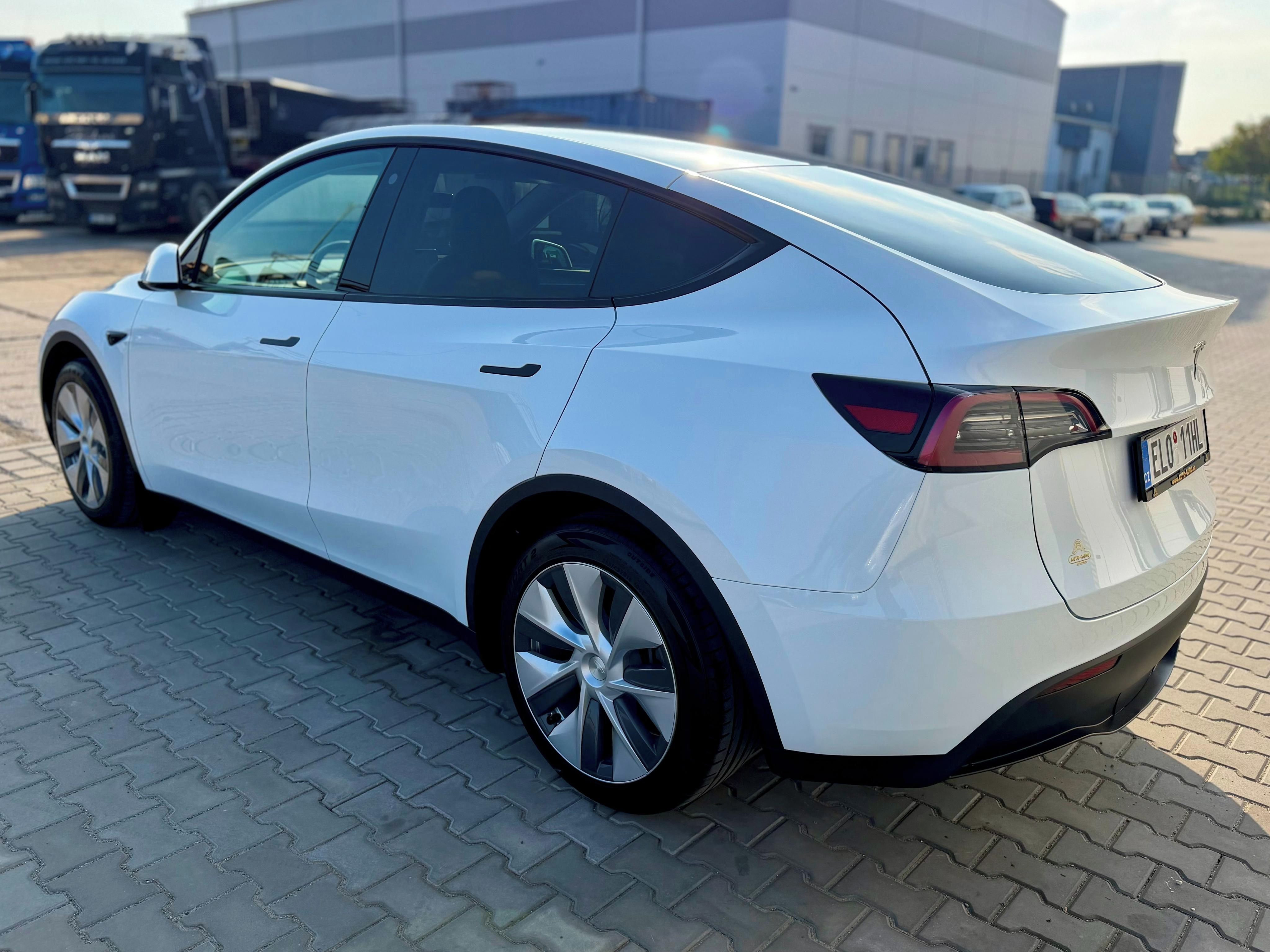 Tesla Model Y, RWD 2023 LFP  tažné 47tkm DPH - fotka 4