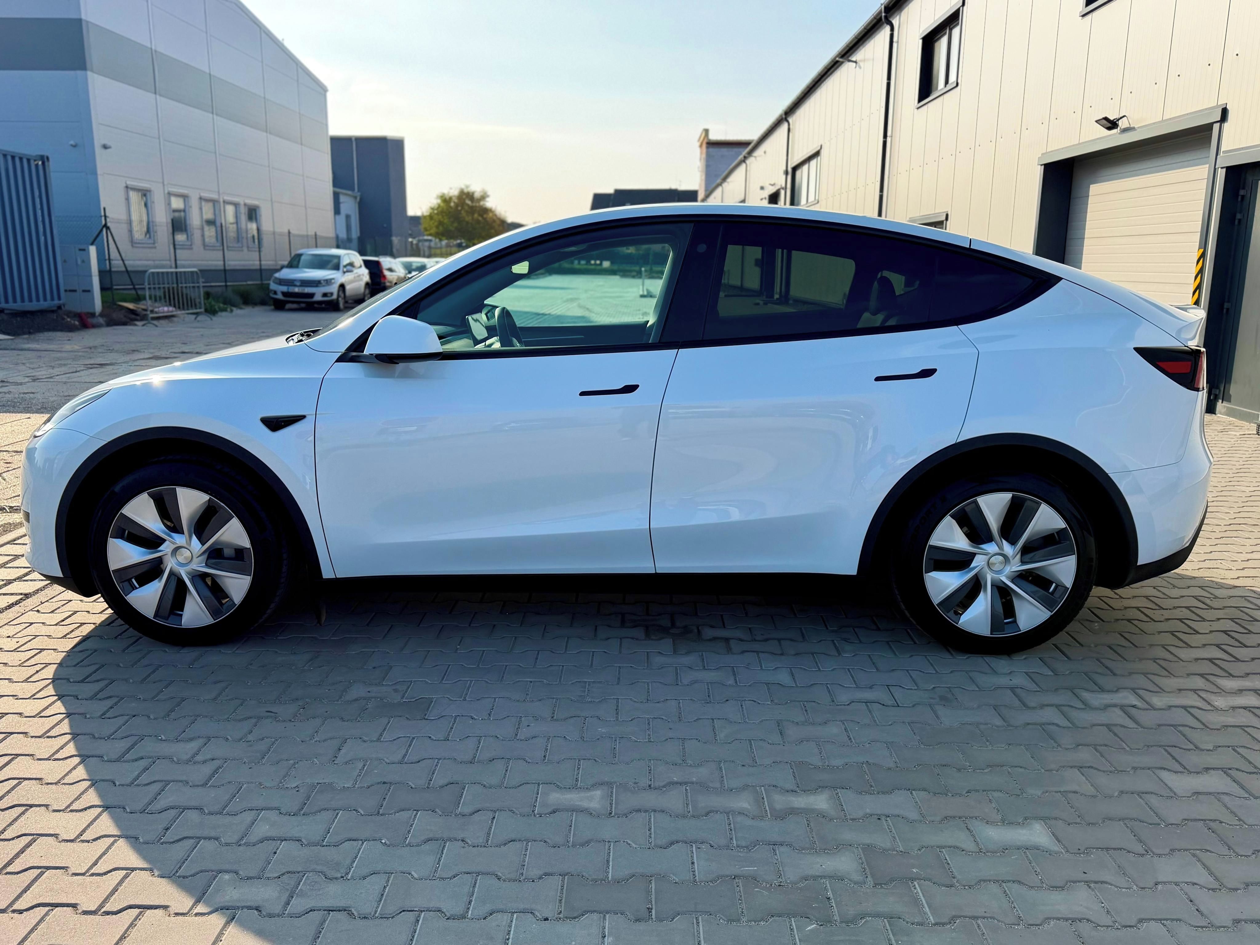 Tesla Model Y, RWD 2023 LFP  tažné 47tkm DPH - fotka 5