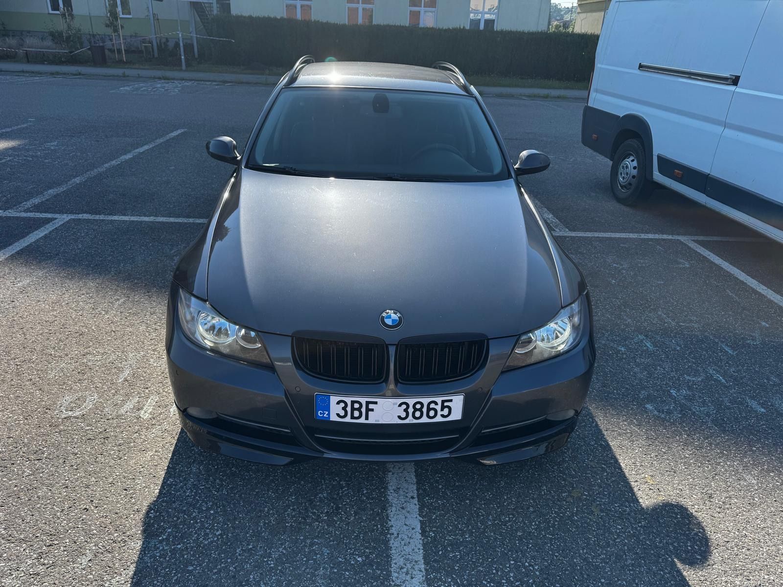 BMW Řada 3, BMW E91 330i