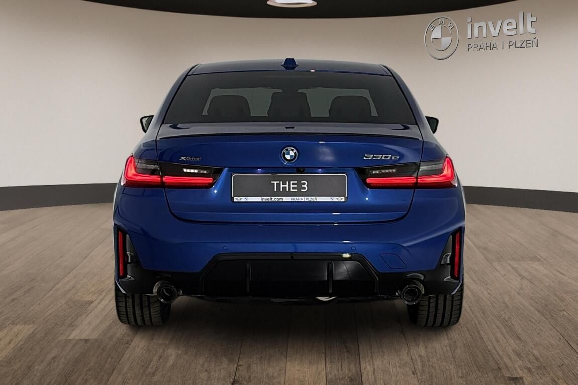 BMW Řada 3, 330e xDrive - fotka 4