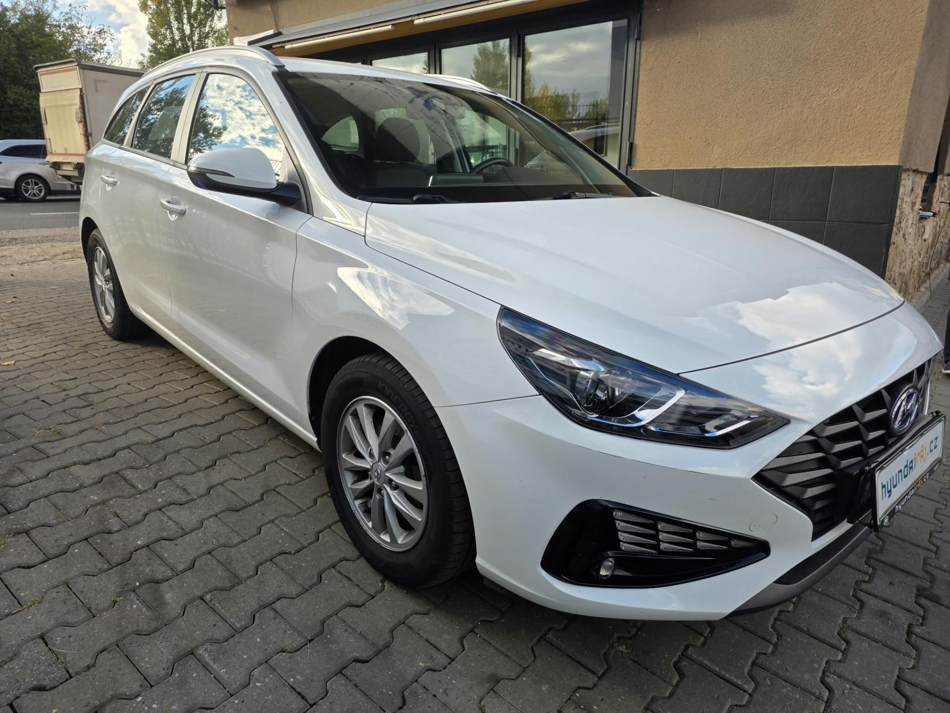 Hyundai i30, 1.6-SPOTŘEBA CCA 5l/100-KAMERA - fotka 3
