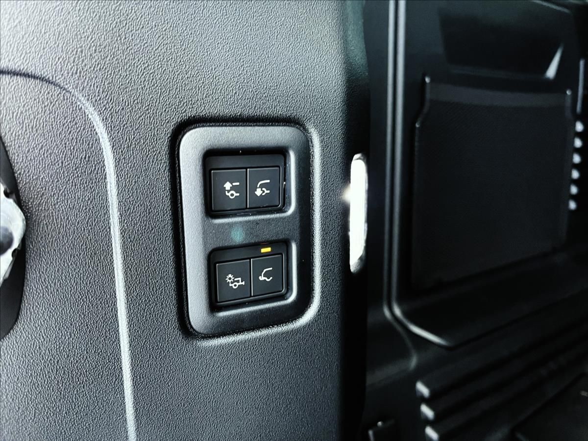 Land Rover Defender, 110 D250 X-DYNAMIC SE - fotka 5