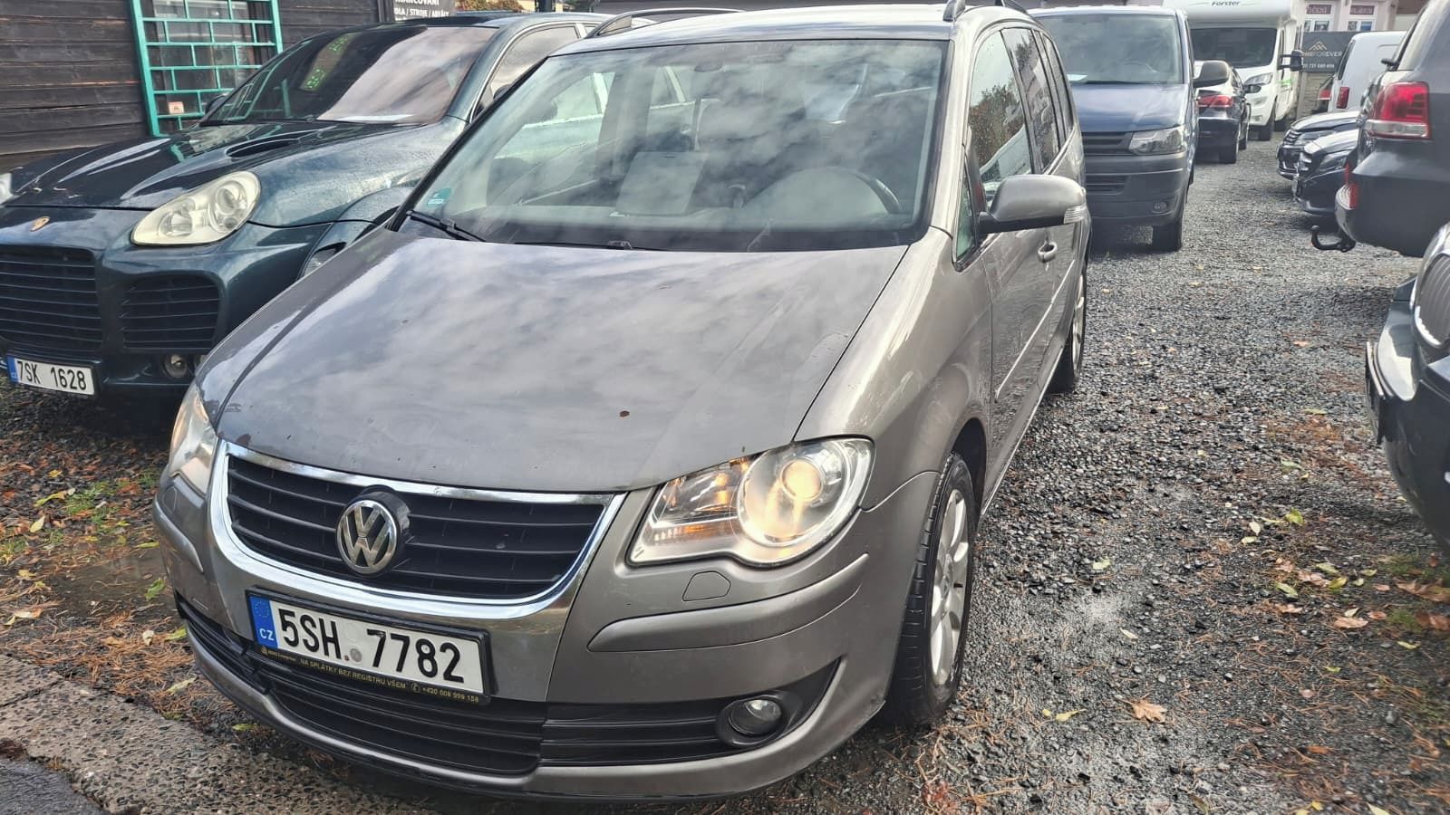 Volkswagen Touran, na splátky všem - fotka 4