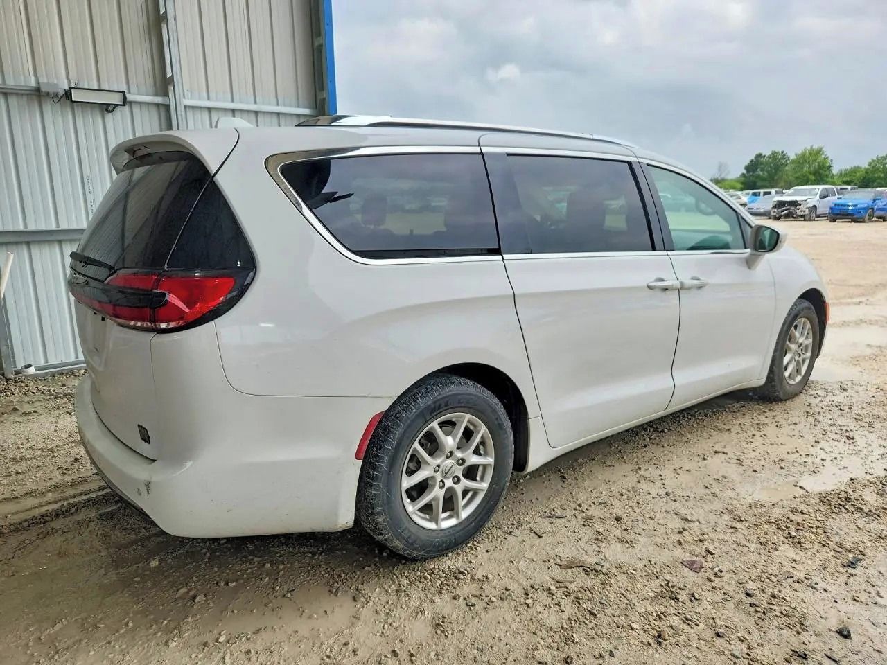 Chrysler Pacifica, Auto na cestě - fotka 3