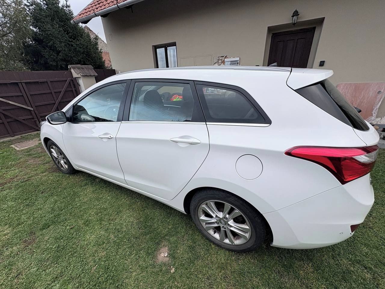 Hyundai i30, Hyundai i30 kombi 1.4 benzin - fotka 3