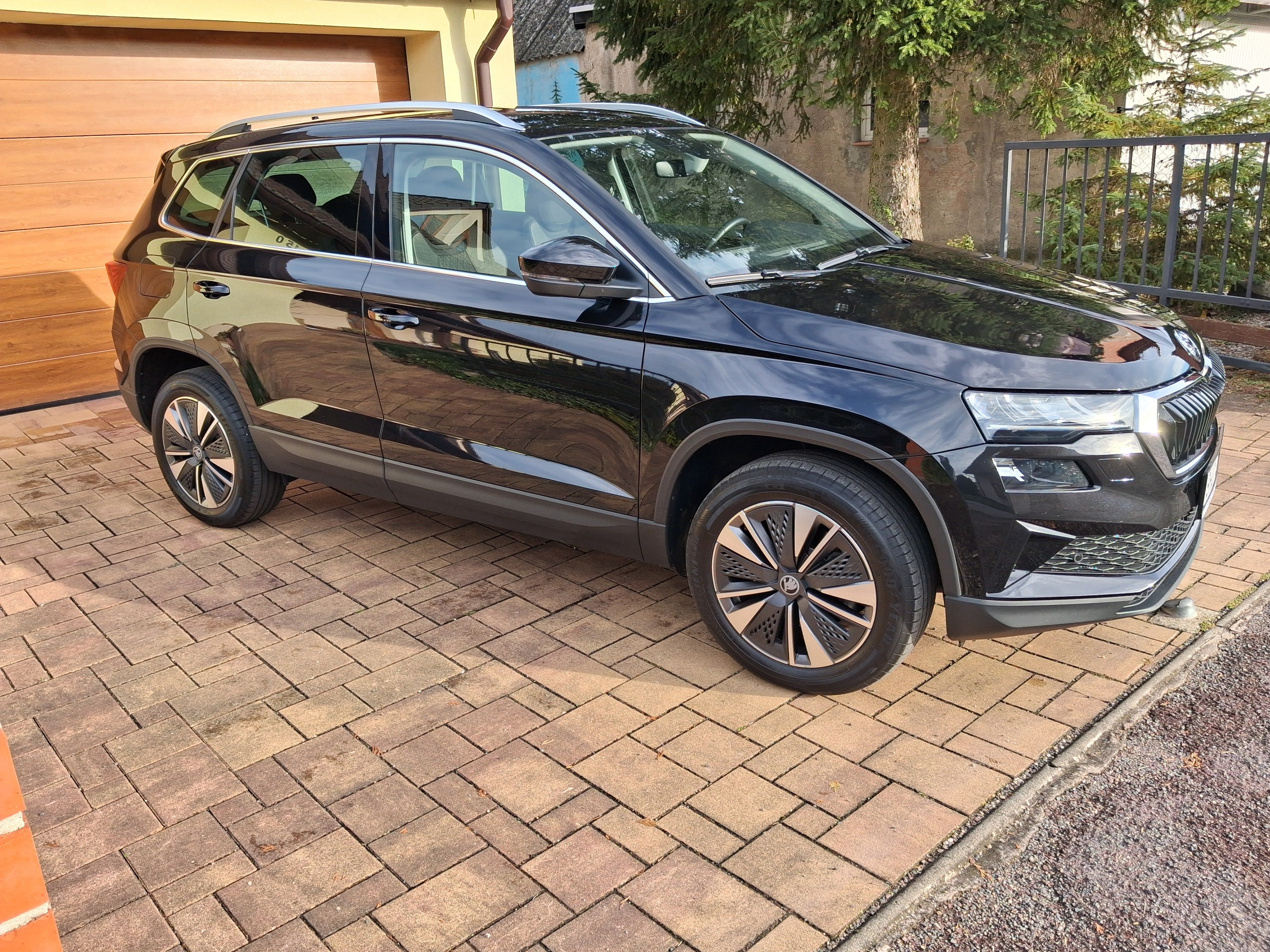 Škoda Karoq, 1.5 TSi,DSG,ČR 12/25,17t km,TZ - fotka 3