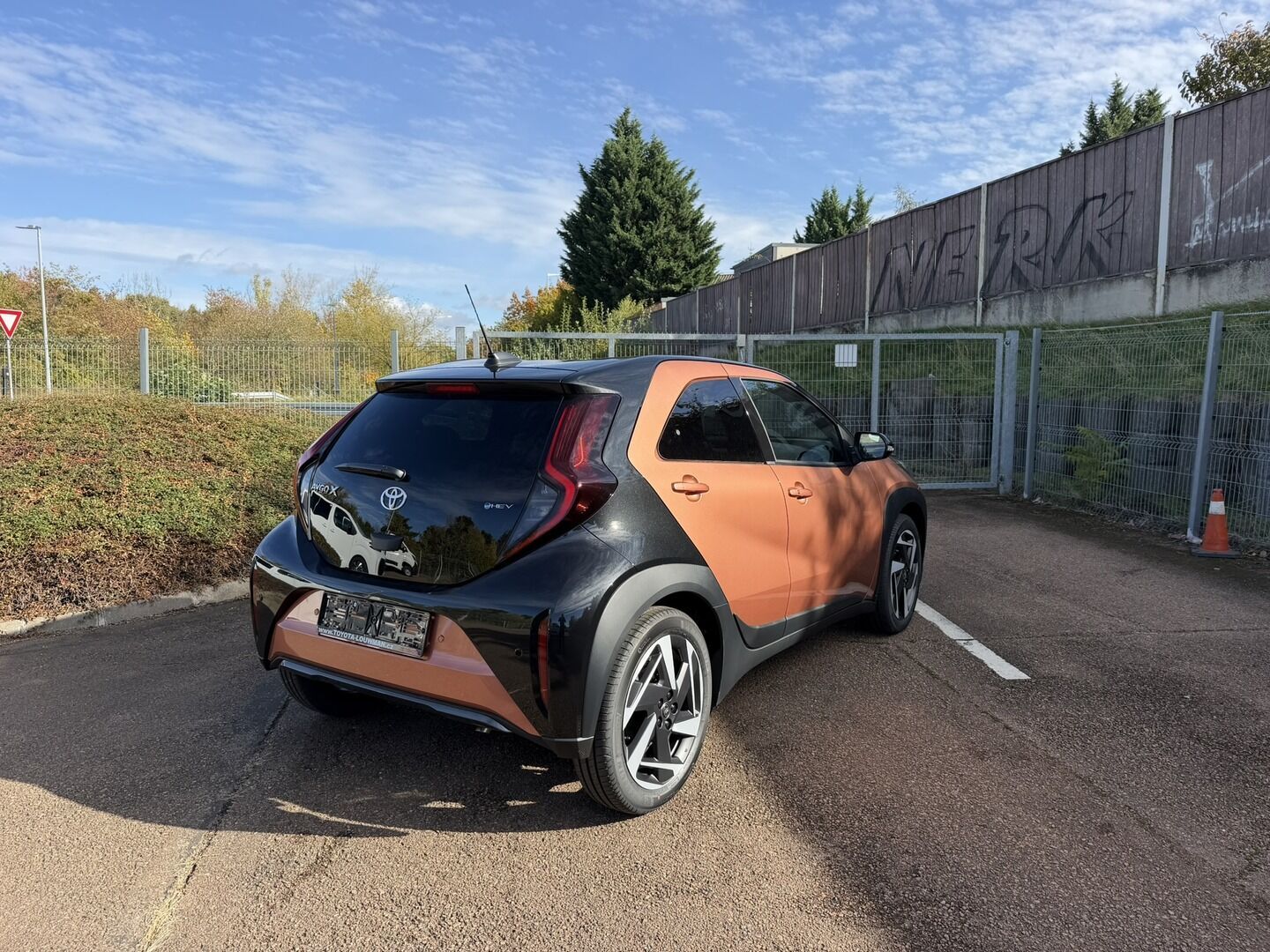 Toyota Aygo, 1.5. Hybrid Executive - akční - fotka 5
