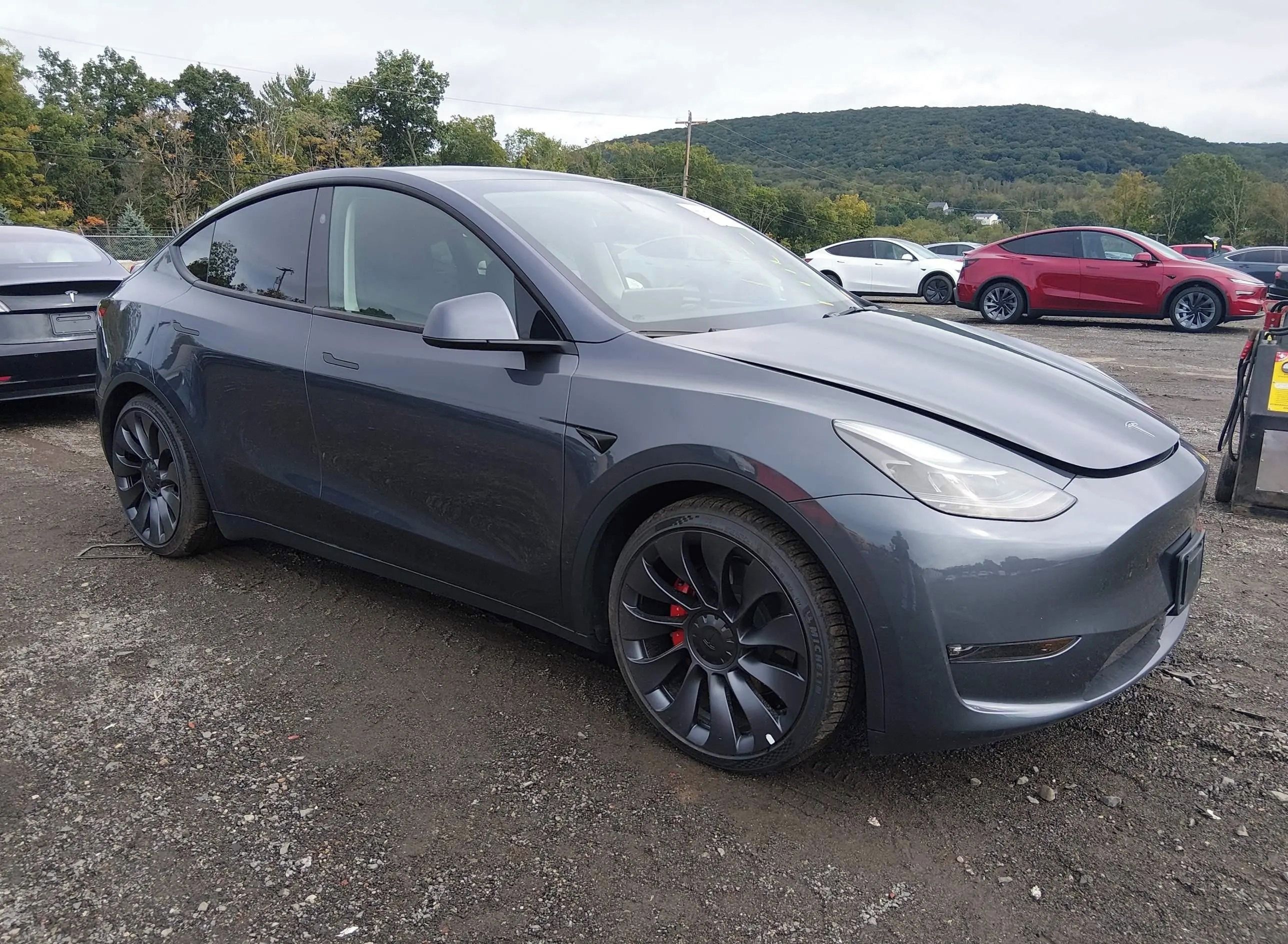 Tesla Model Y, Auto na cestě - fotka 2