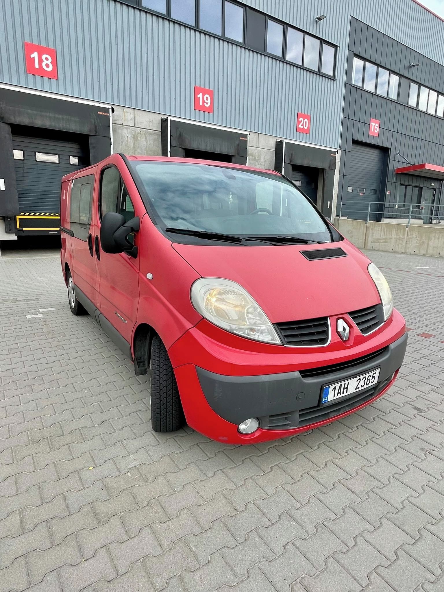 Renault Trafic, Renault Trafic Passenger 2.0 d