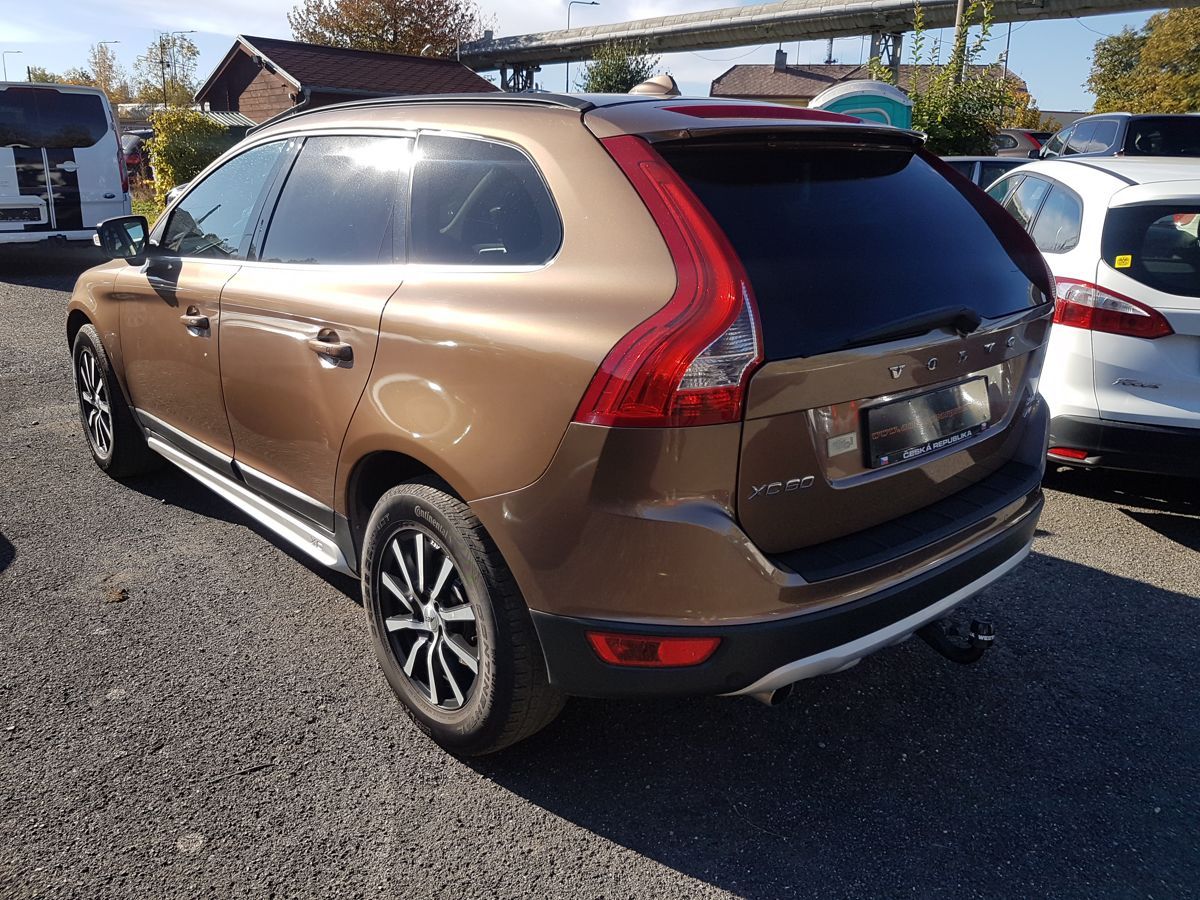 Volvo XC60, 2.4D 120KW 4X4 EL. KUFR - fotka 4