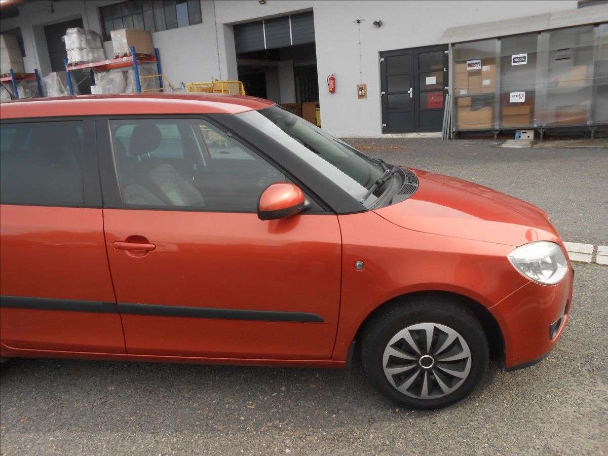 Škoda Fabia, 1,2 HTP 51Kw - fotka 4