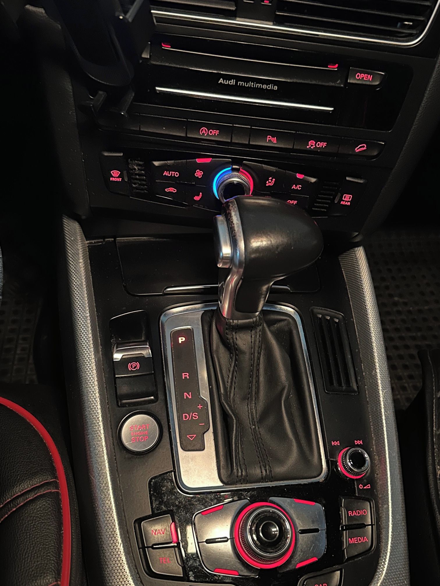 Audi Q5, 2.0 TDI, servisováno - fotka 5
