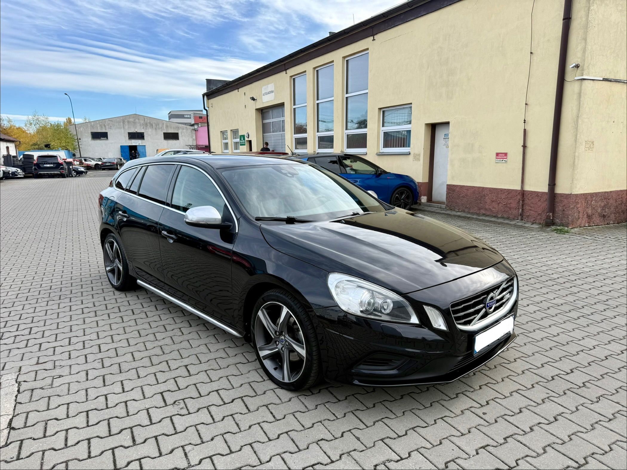 Volvo V60, 2.0 D4 R-Design 5. valec, DPH - fotka 3